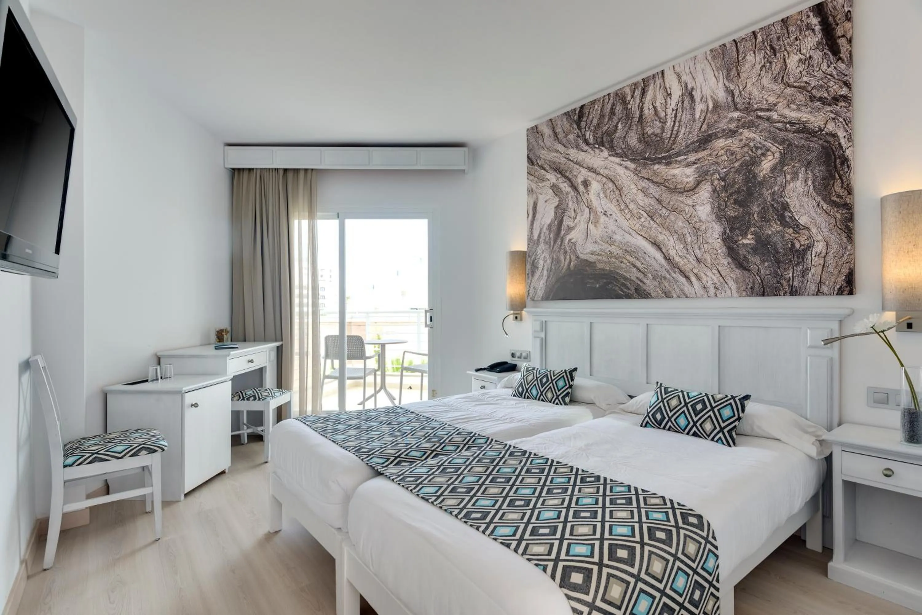 Photo of the whole room, Bed in Cala Millor Garden Hotel - Adults Only