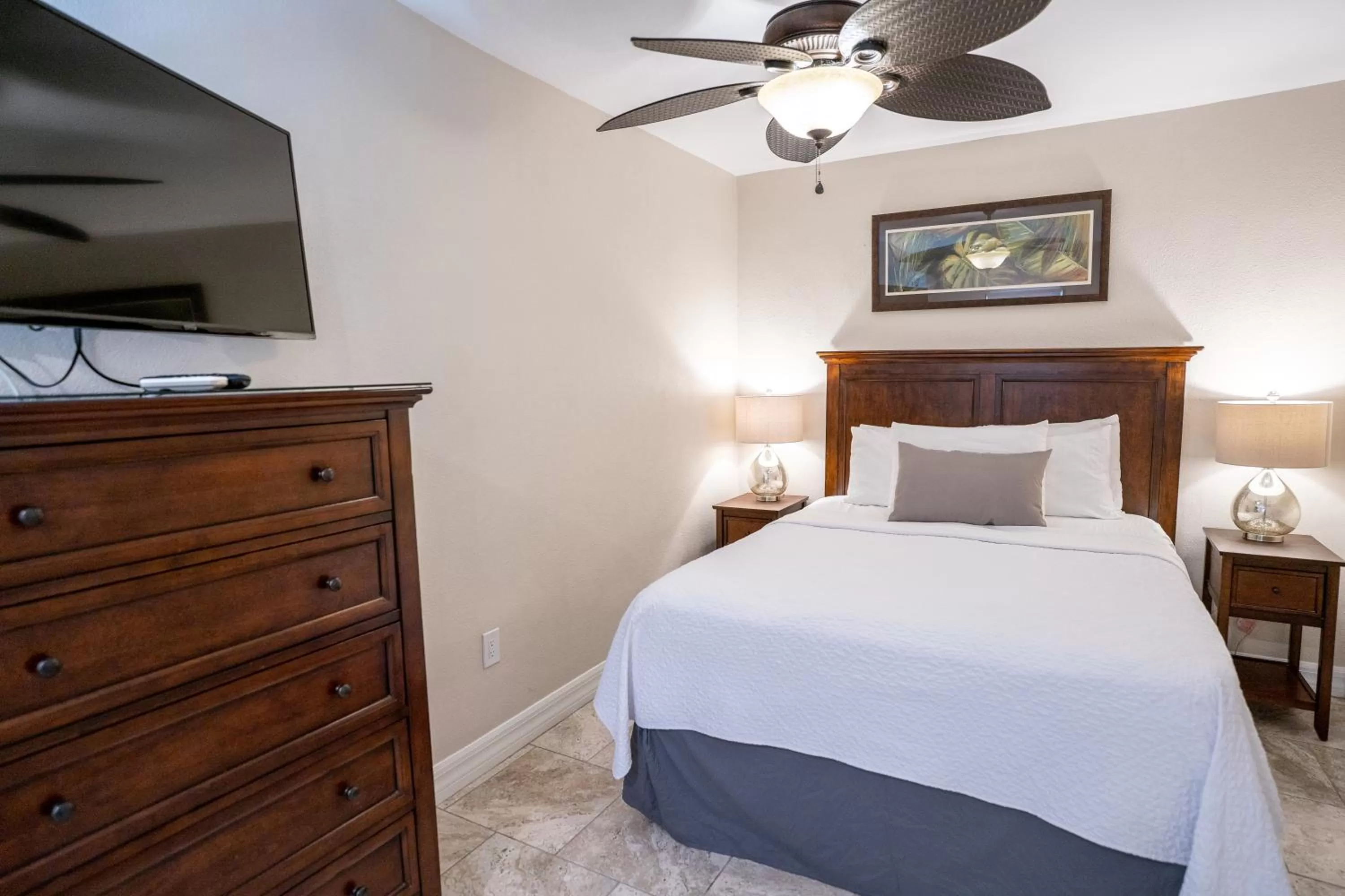 Bed in The Capri at Siesta