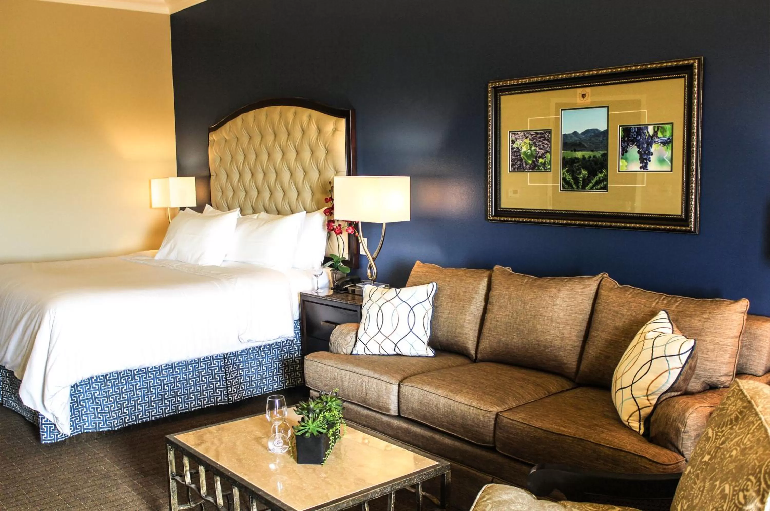 Living room, Bed in Carter Estate Winery and Resort