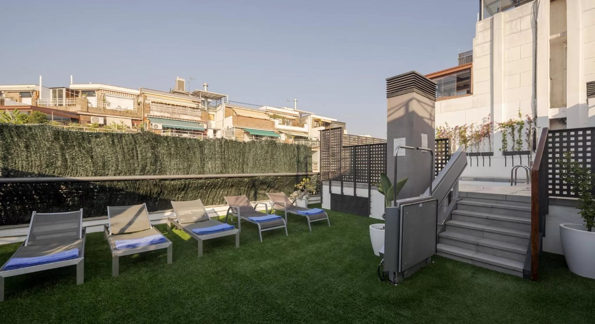 Swimming pool in Ilunion Auditori