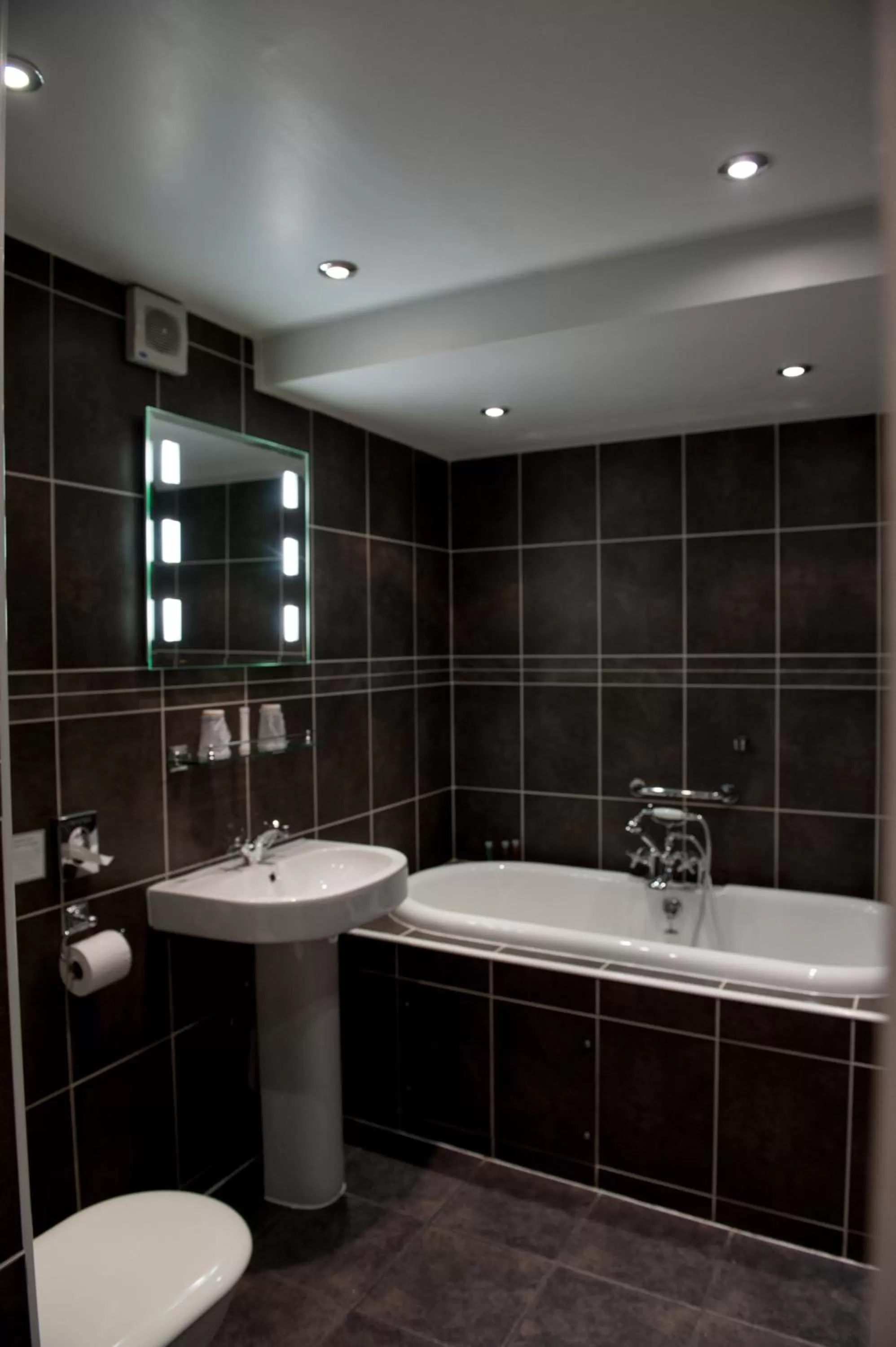 Bathroom in St George Hotel Rochester-Chatham