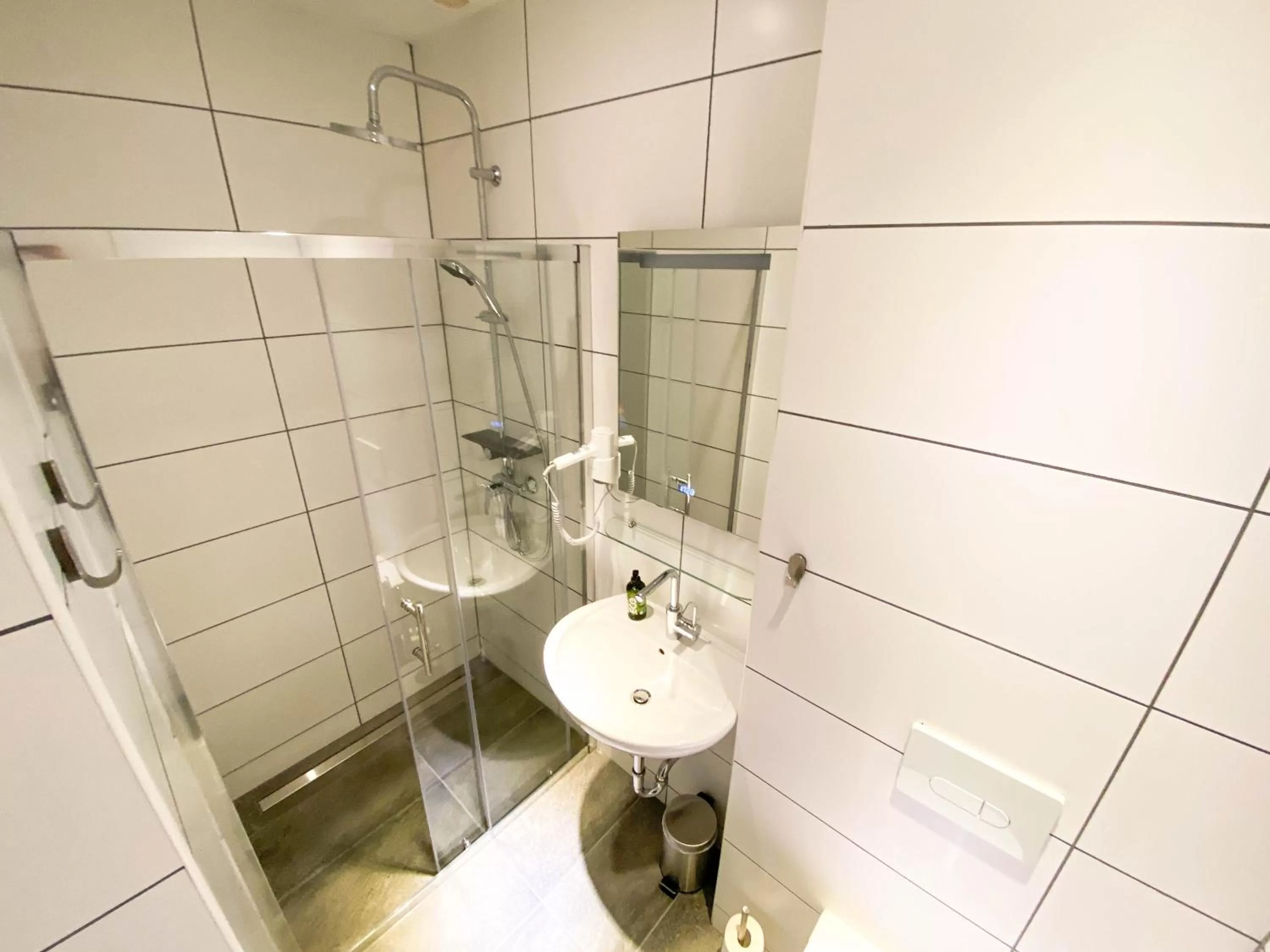 Bathroom in City Rooms Gede