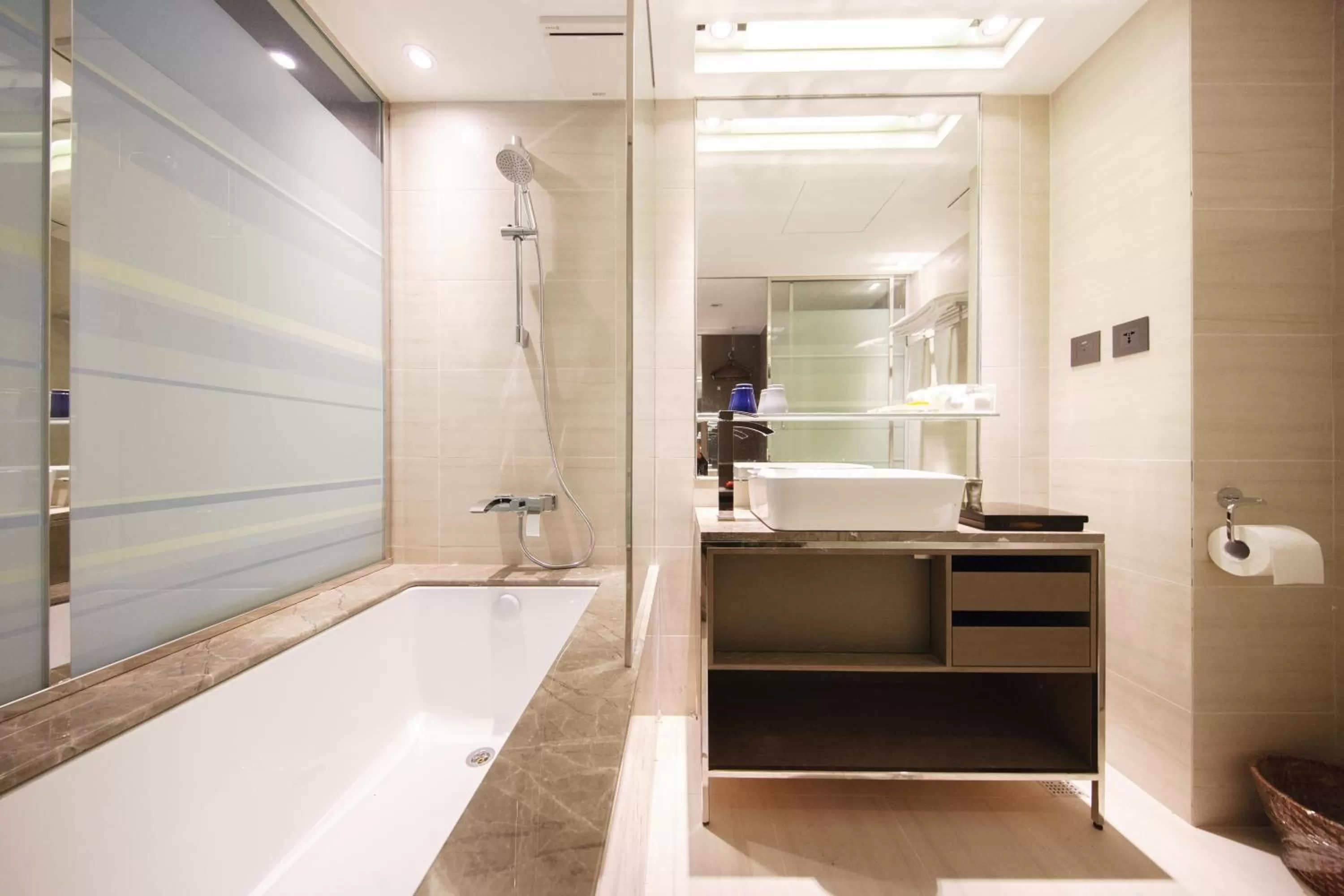 Bedroom in Hotel Midtown Richardson