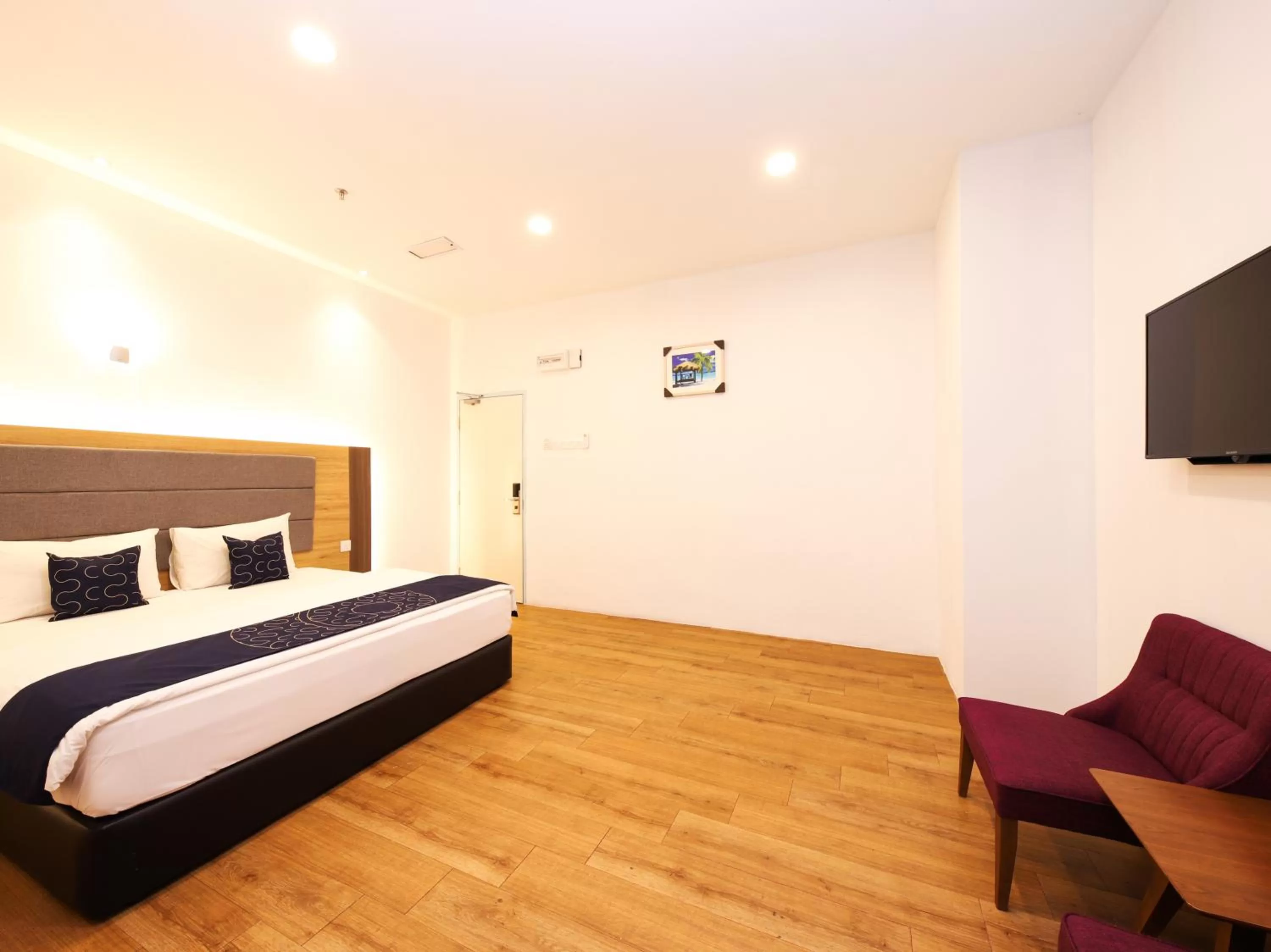 Communal lounge/ TV room, Bed in Agape Hotel Selayang