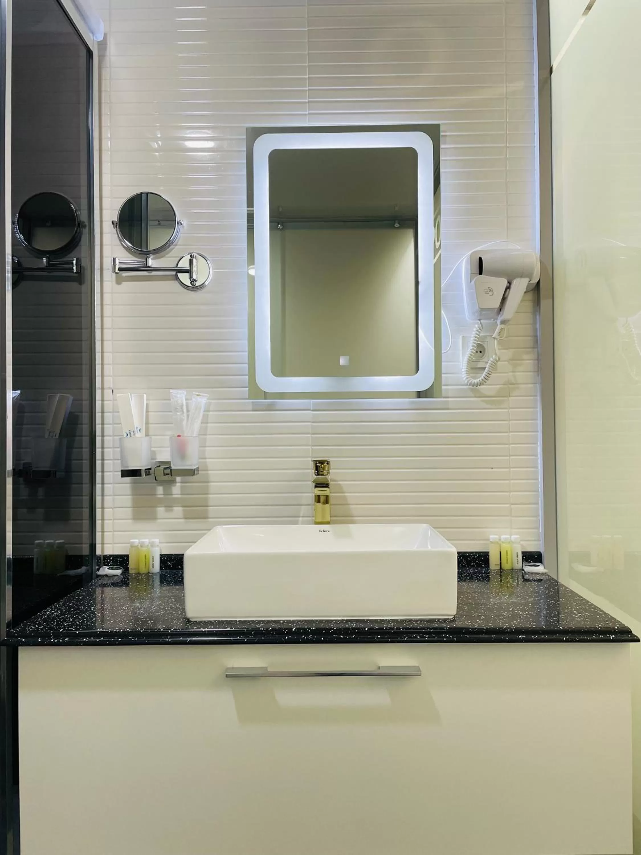 Bathroom in Porto Bello Hotel