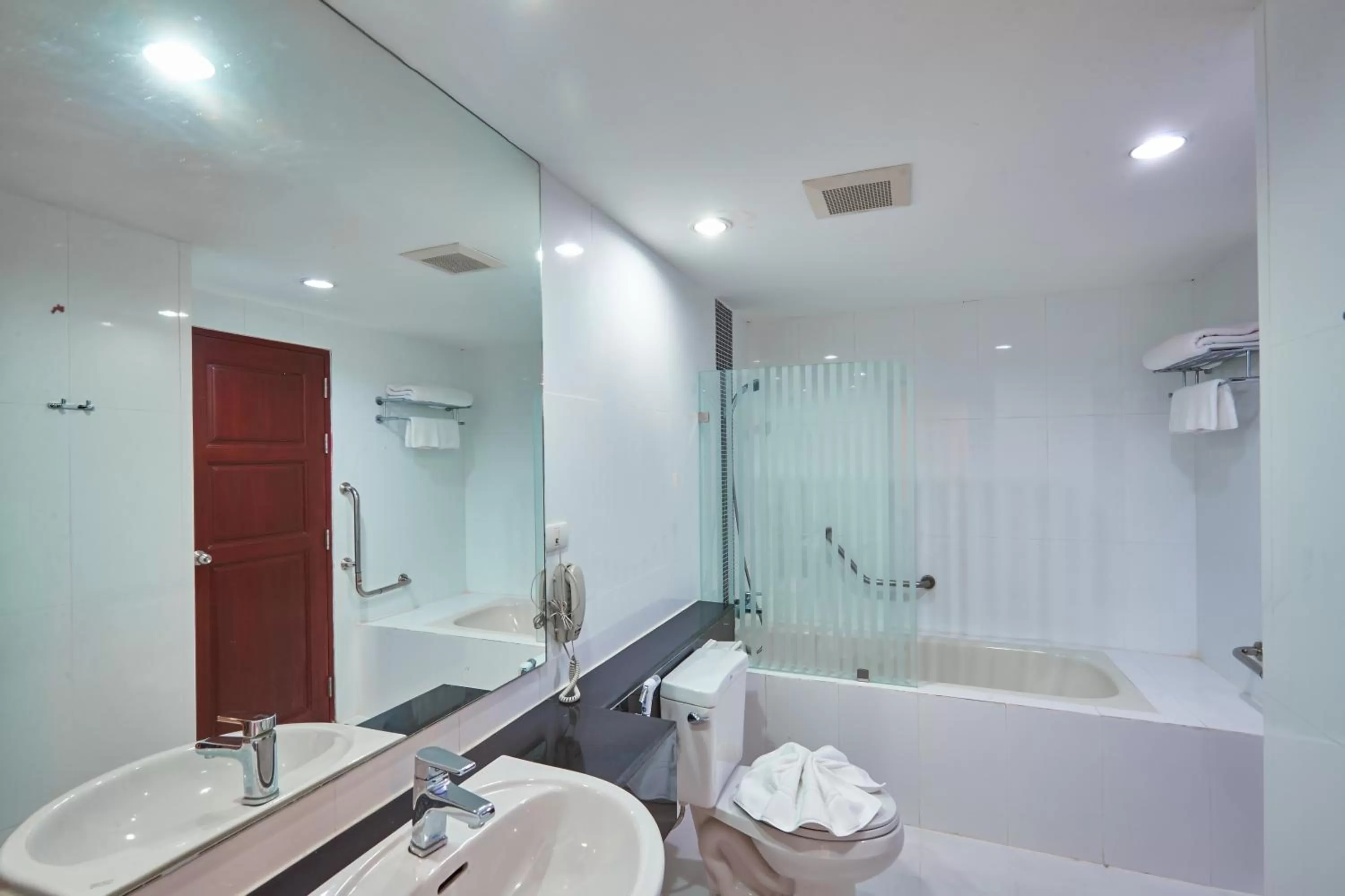 Shower in Nana Hiso Hotel