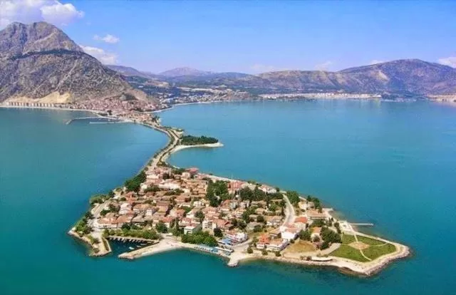 Ali's Pension ada alis