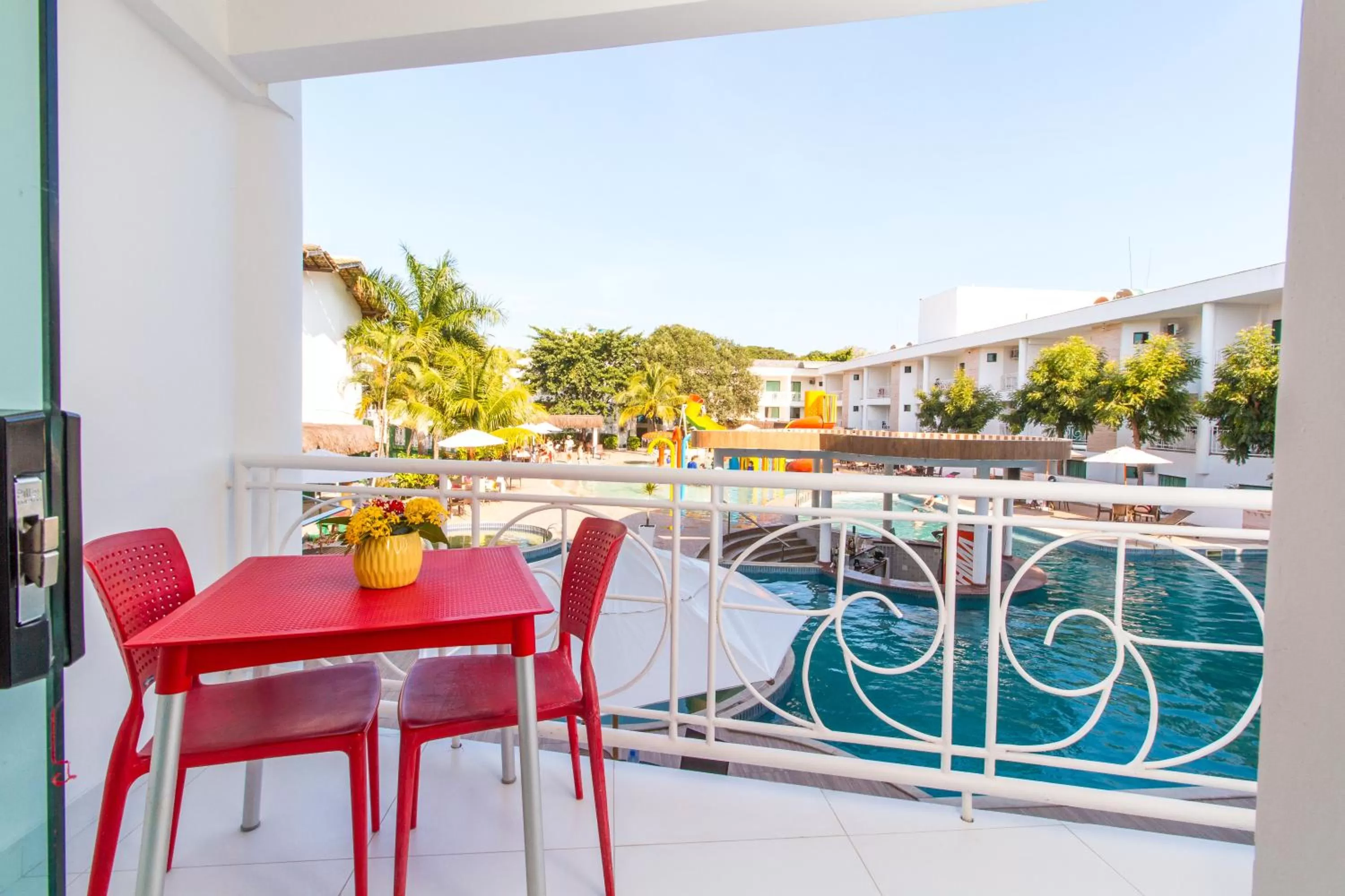 Pool view in Portal Beach - Rede Soberano