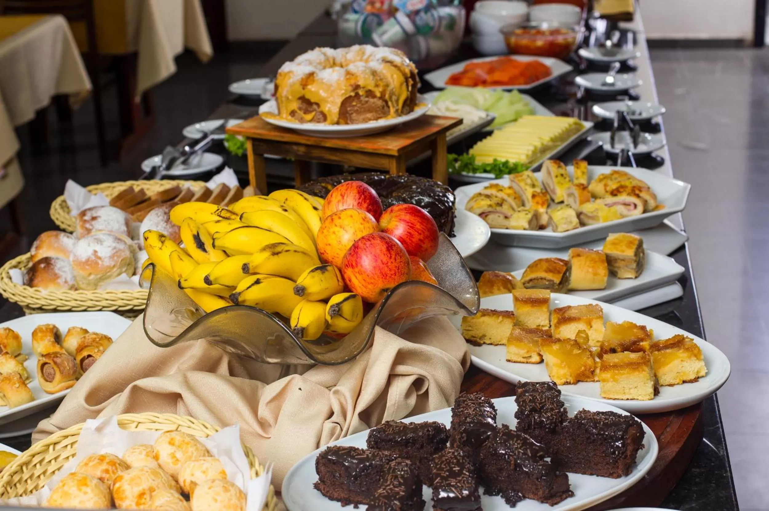 Buffet breakfast in LEON PARK HOTEL e CONVENÇÕES - Melhor Custo Benefício