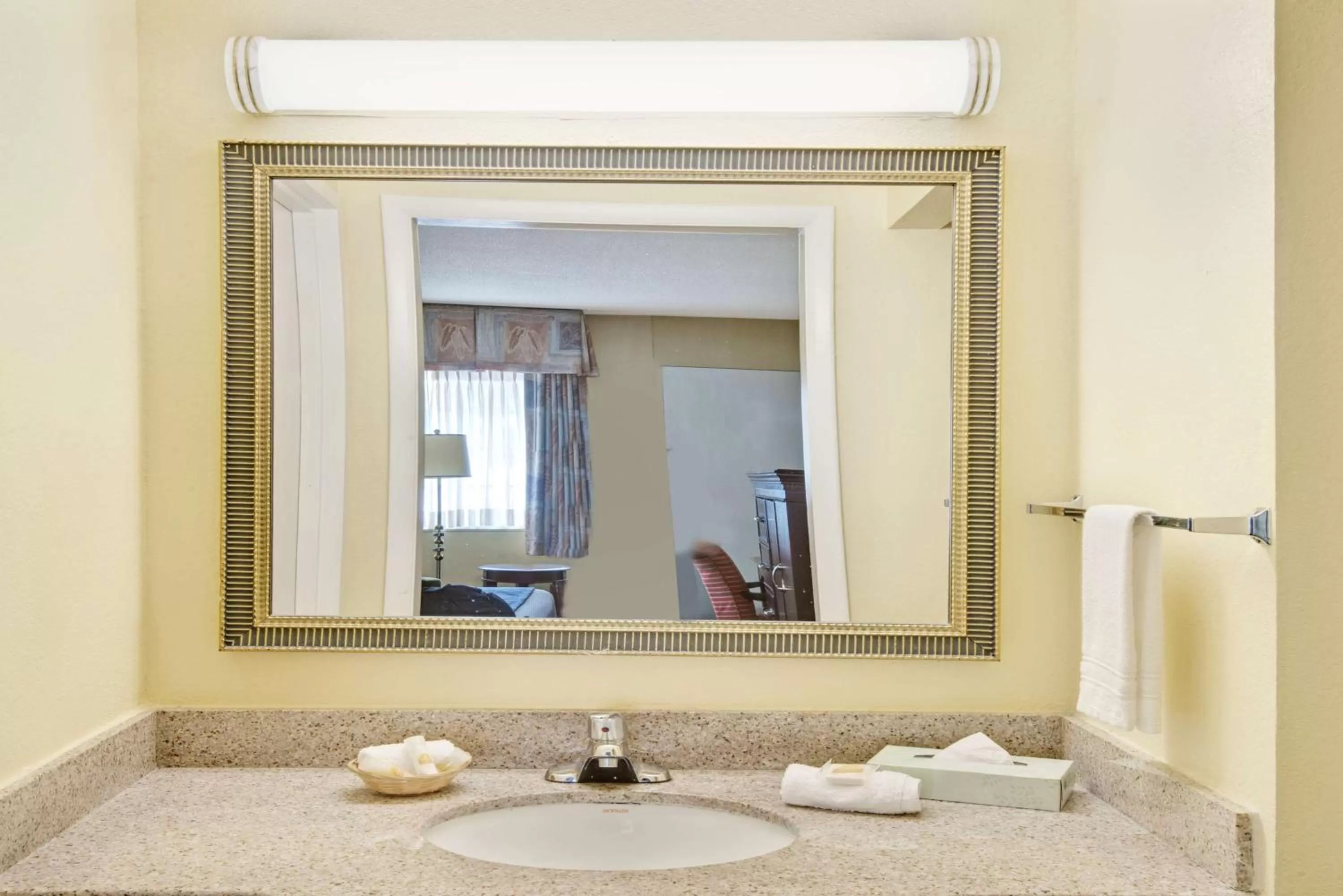 King Studio Suite - Smoking in Days Inn by Wyndham Towson