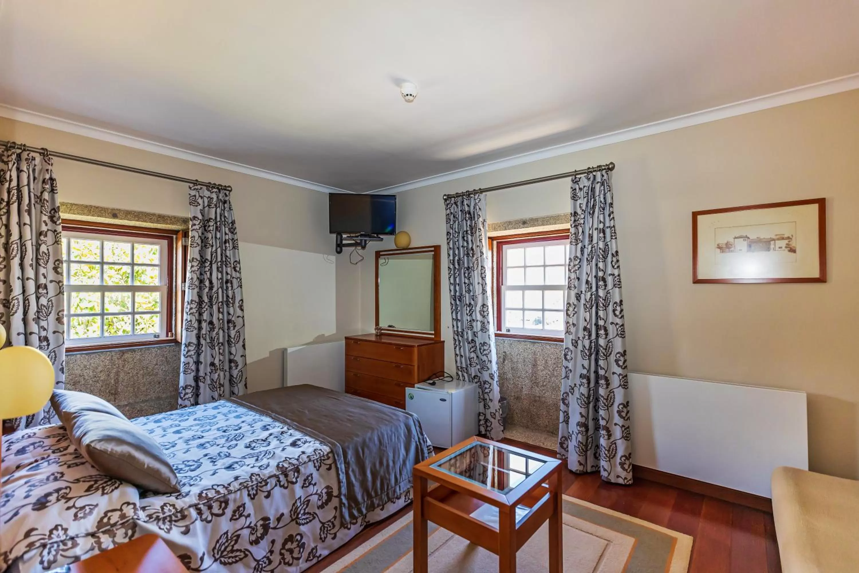 Seating area, Bed in Hotel Rural Quinta de Sao Sebastiao