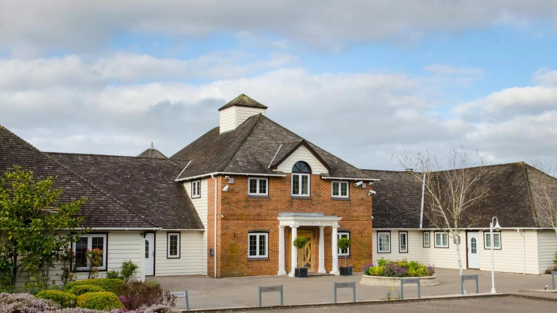 Restaurant/places to eat in Sandford Springs Hotel and Golf Club