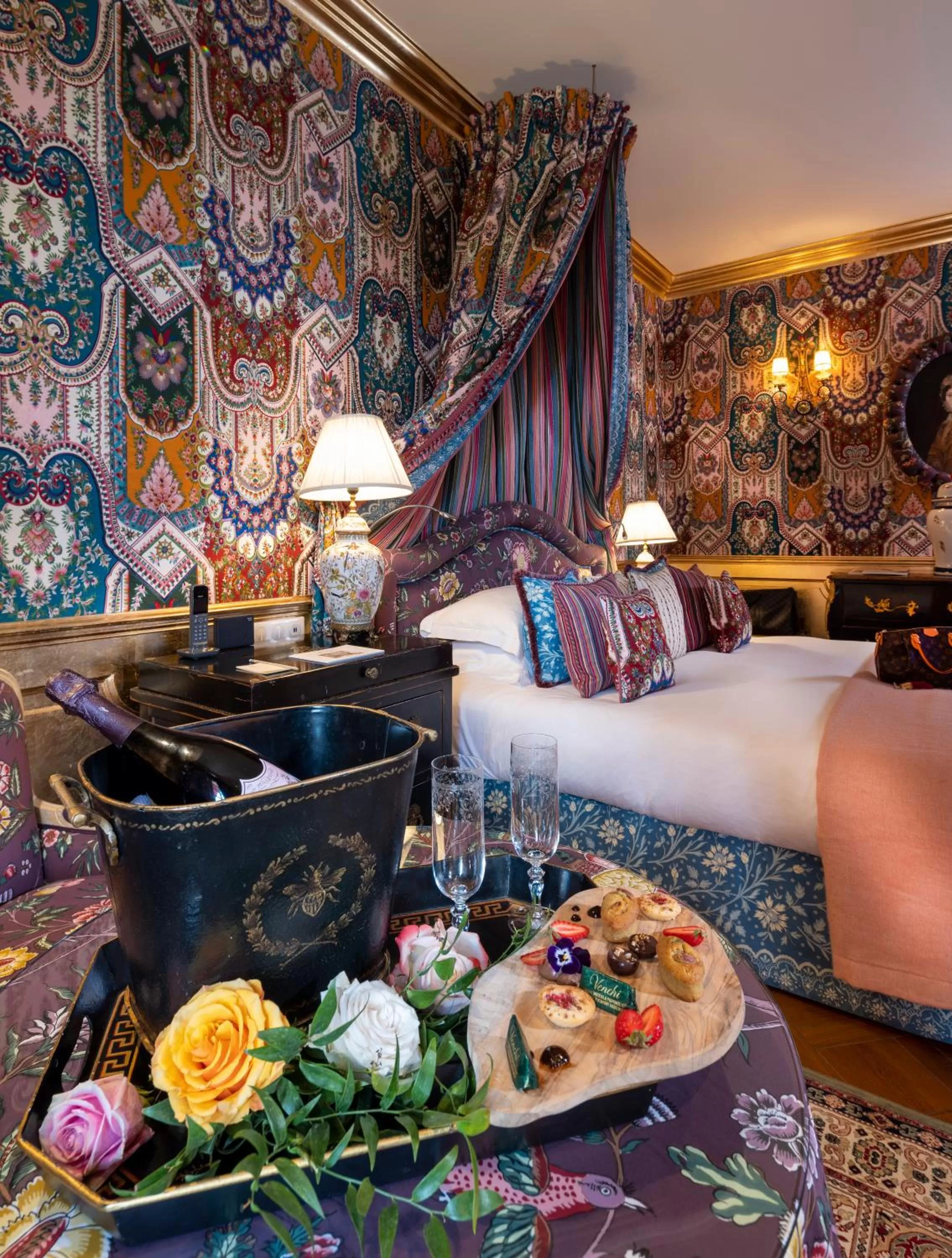 Bed in Villa Gallici Hôtel & Spa