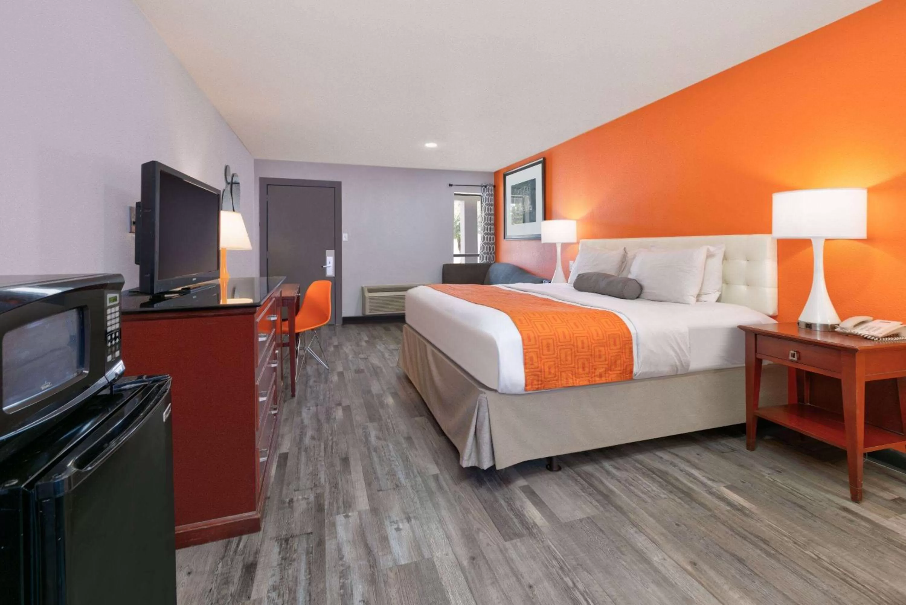 Photo of the whole room, Bed in Howard Johnson by Wyndham San Marcos