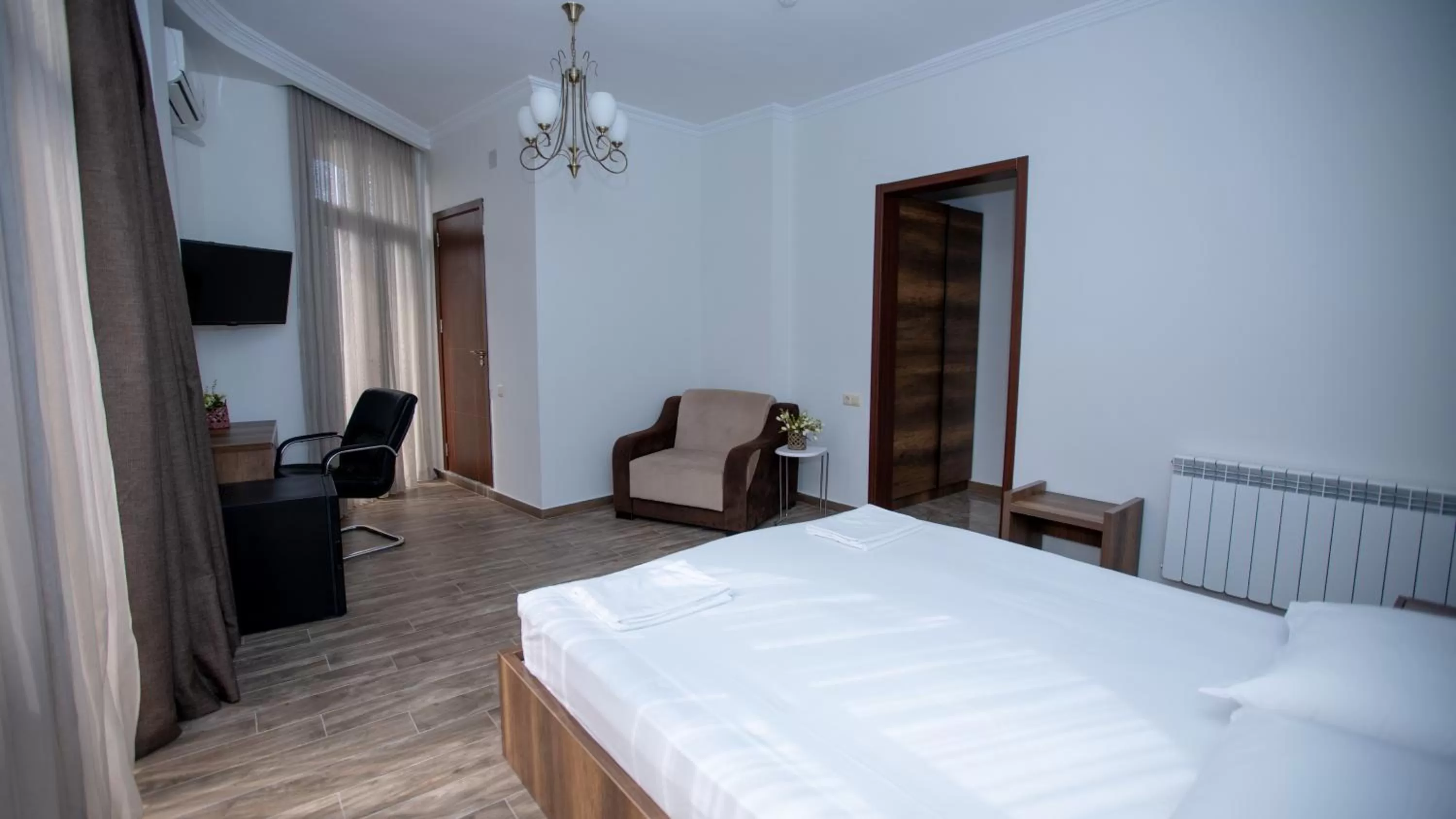 View (from property/room), Bed in Royal Venezia Hotel