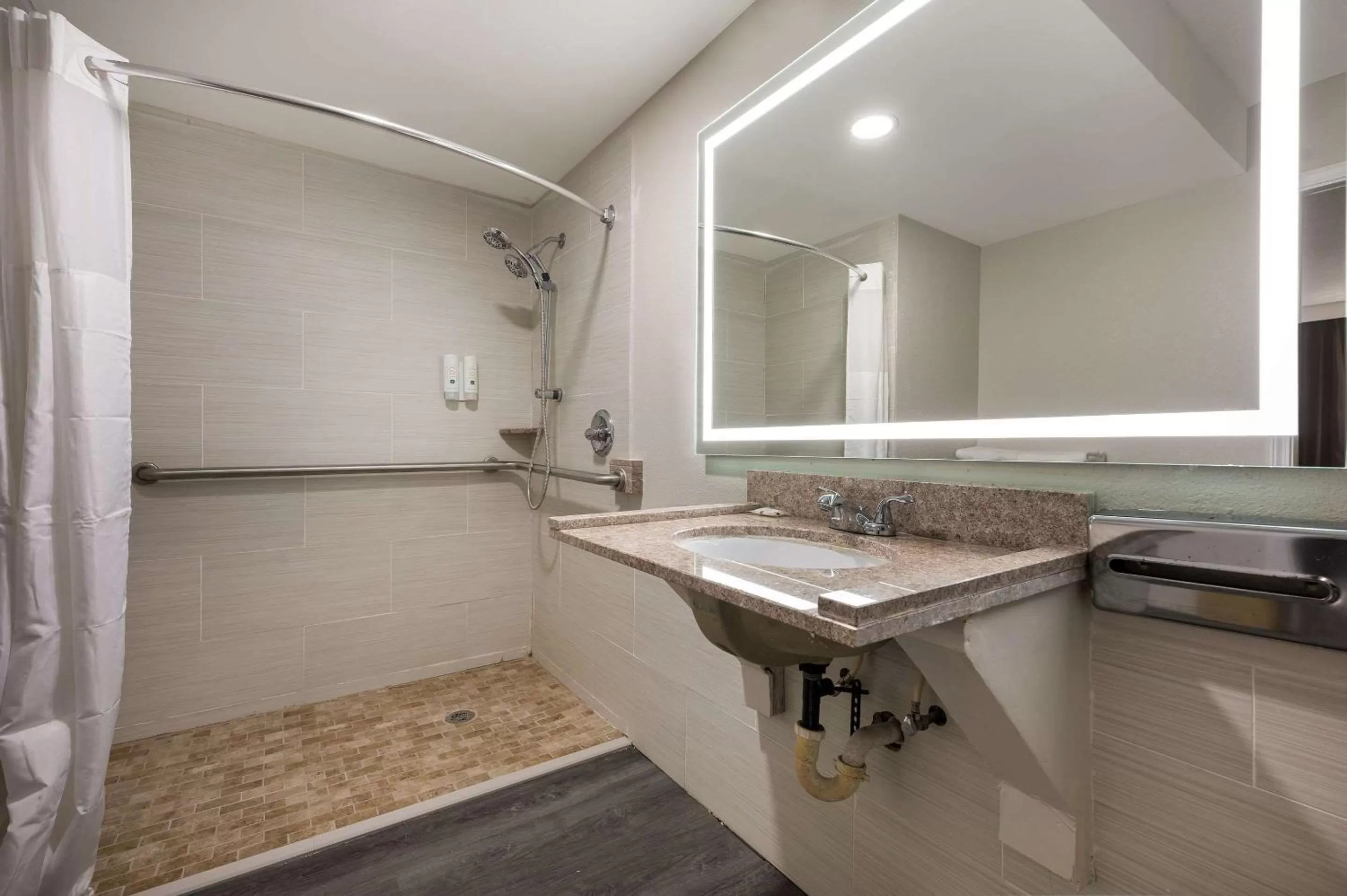 Bedroom in Quality Inn Gadsden - Attalla