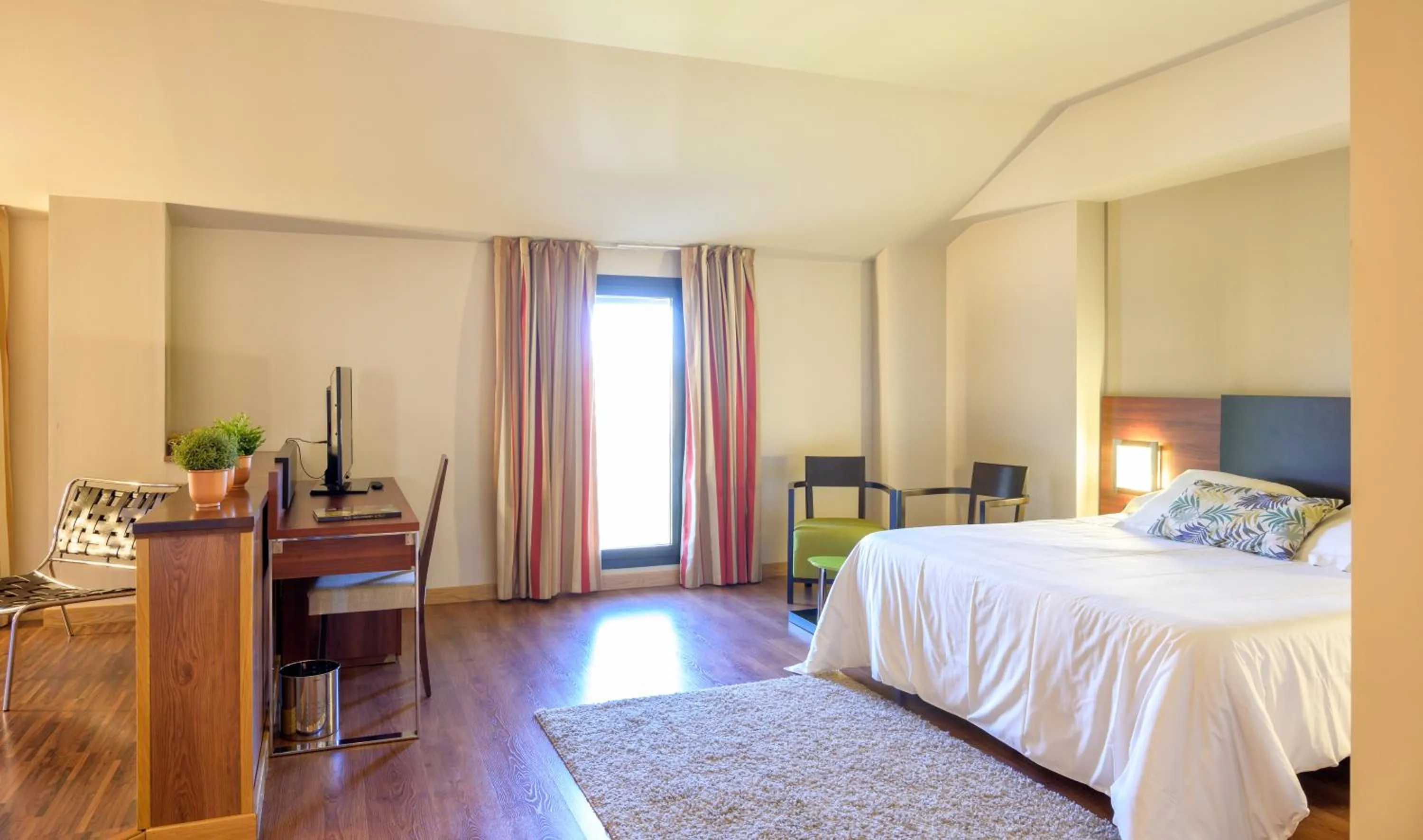 Bedroom, Bed in Hotel Restaurante El Valles 4 ESTRELLAS