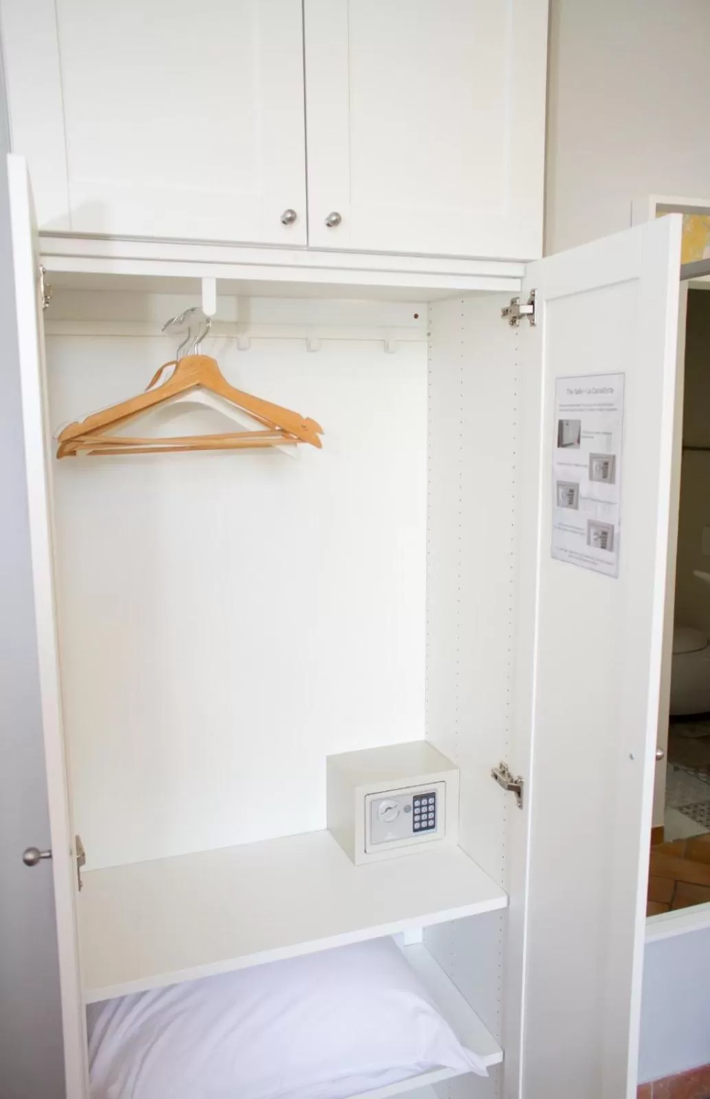 wardrobe, Bathroom in IL MERCATO CENTRALE B and B