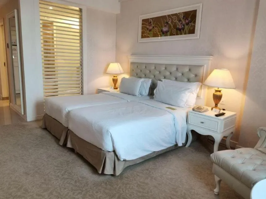 Bed in Royale Chulan Damansara