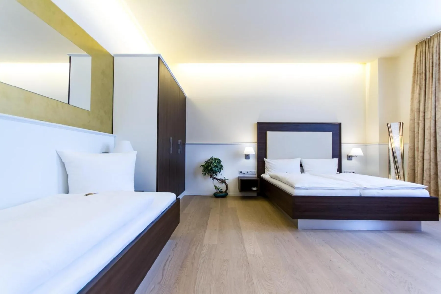 Photo of the whole room, Bed in The Heidelberg Exzellenz Hotel