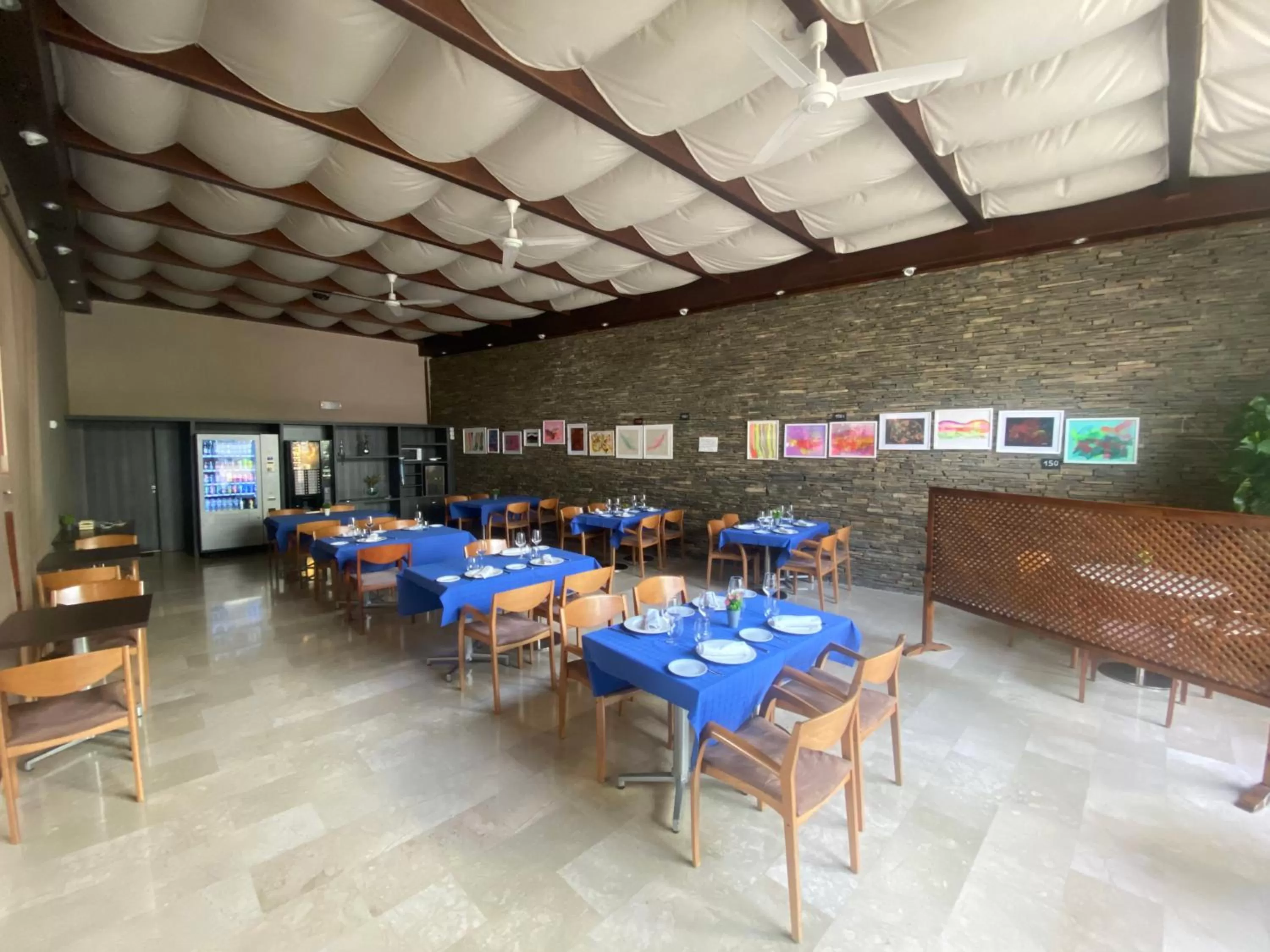 Communal lounge/ TV room, Restaurant/Places to Eat in Spa Hotel Ciudad de Teruel