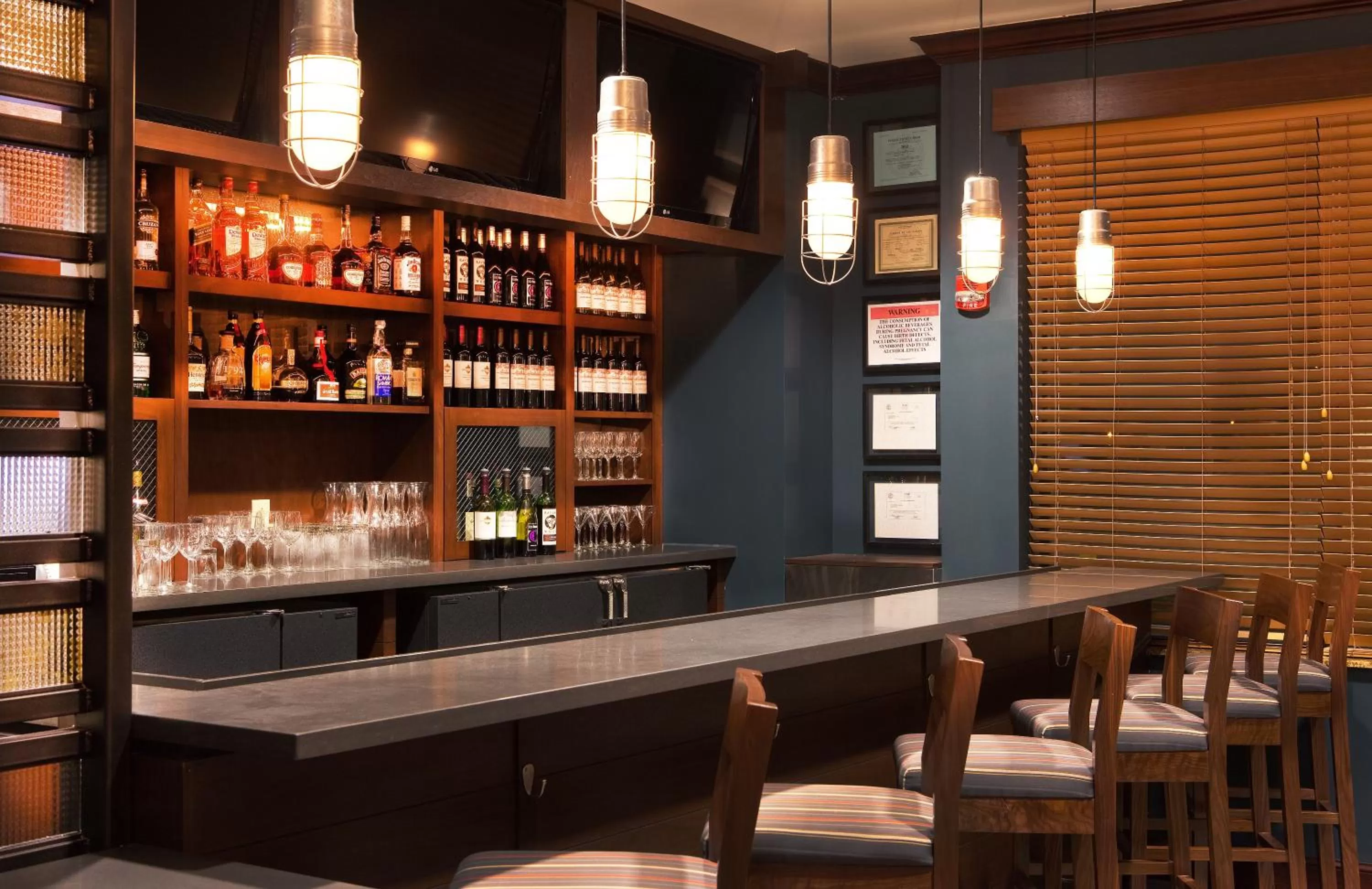 Lounge or bar in Four Points by Sheraton Memphis Southwind