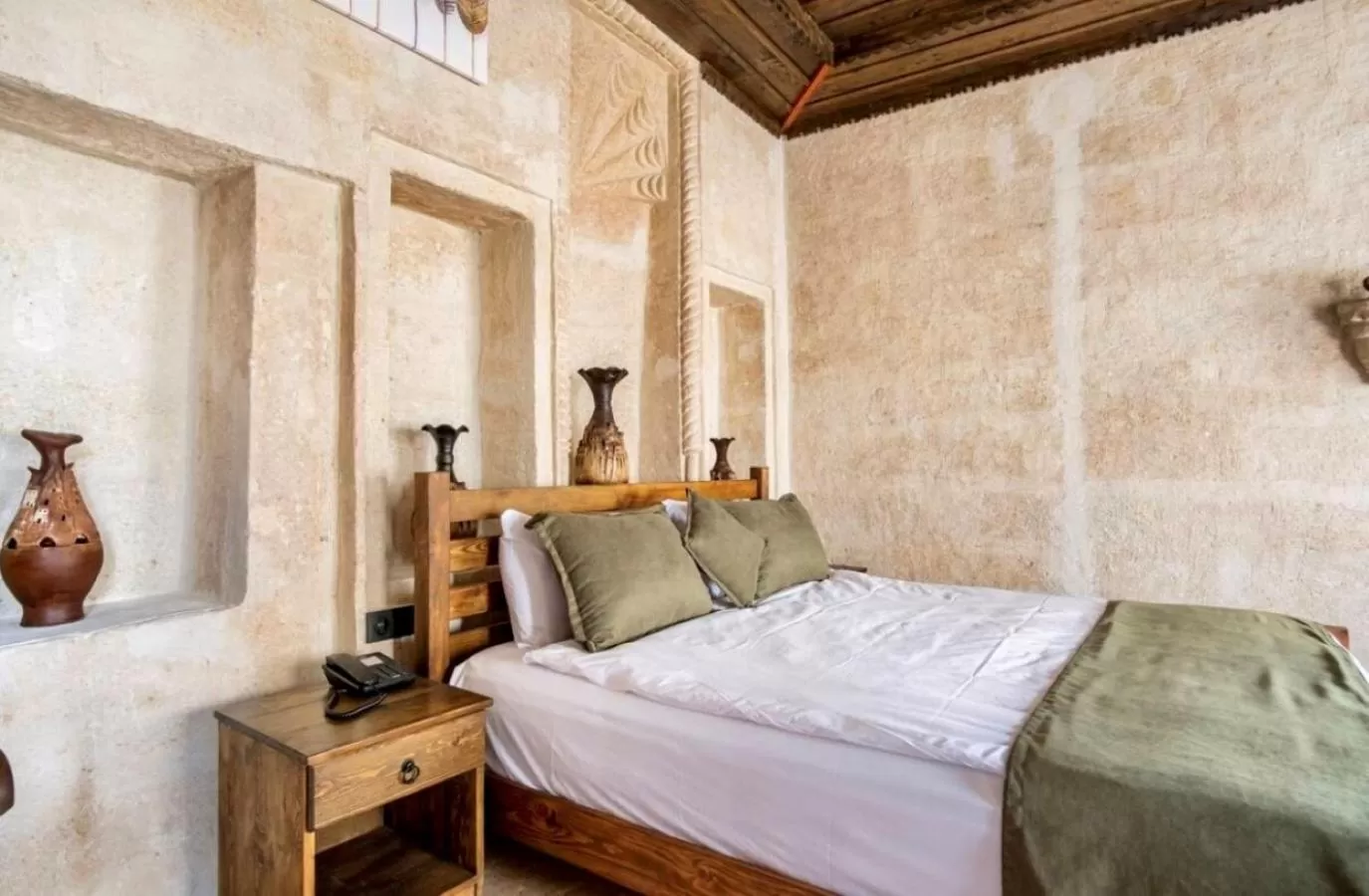 Bed in Uzay Cave Suite Hotel