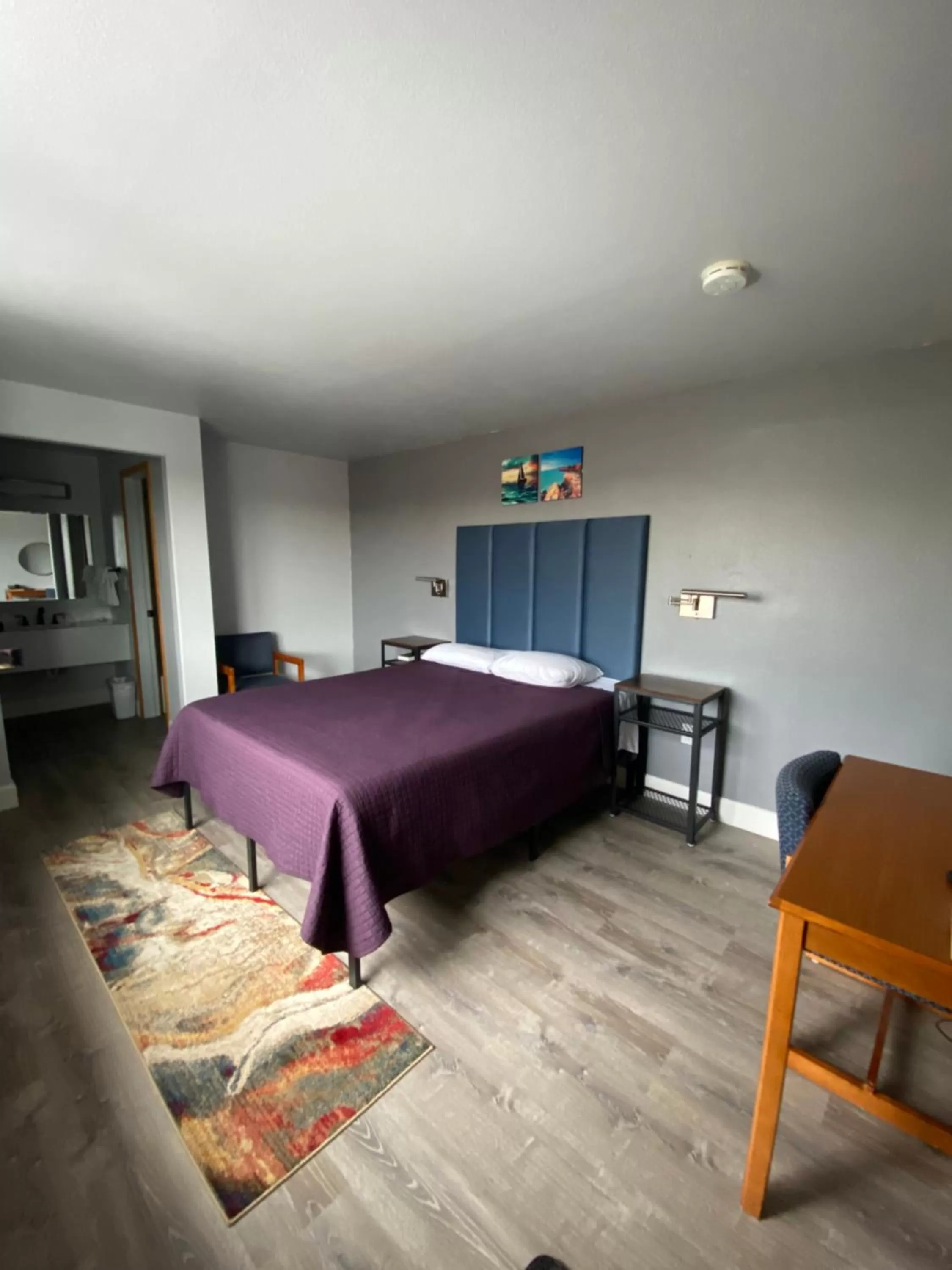 Bed in Aircrest Motel