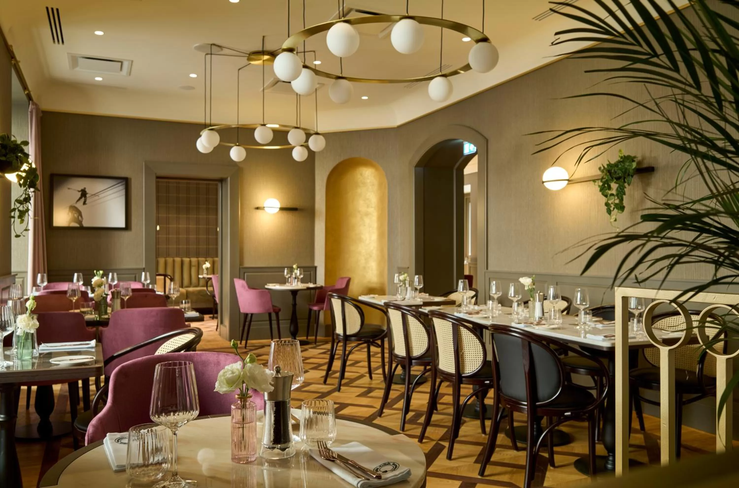 Restaurant/places to eat in Hotel Saski Krakow Curio Collection by Hilton