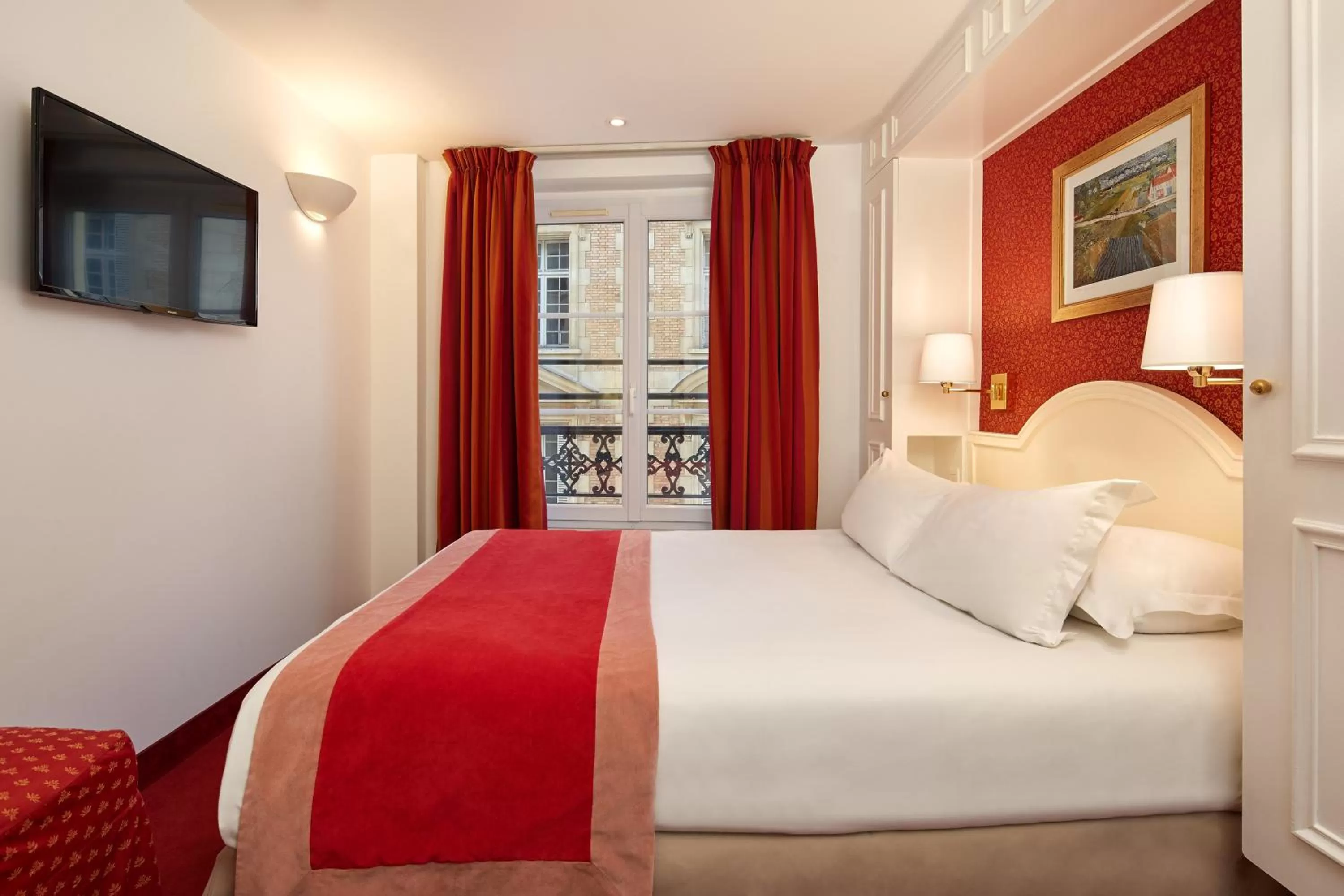 Bed in Austin's Arts Et Metiers Hotel