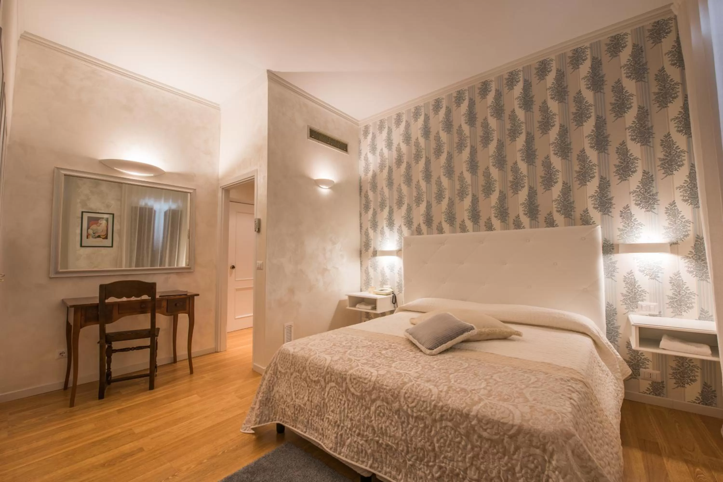 Superior Double or Twin Room with Terrace and View in Hotel Bramante