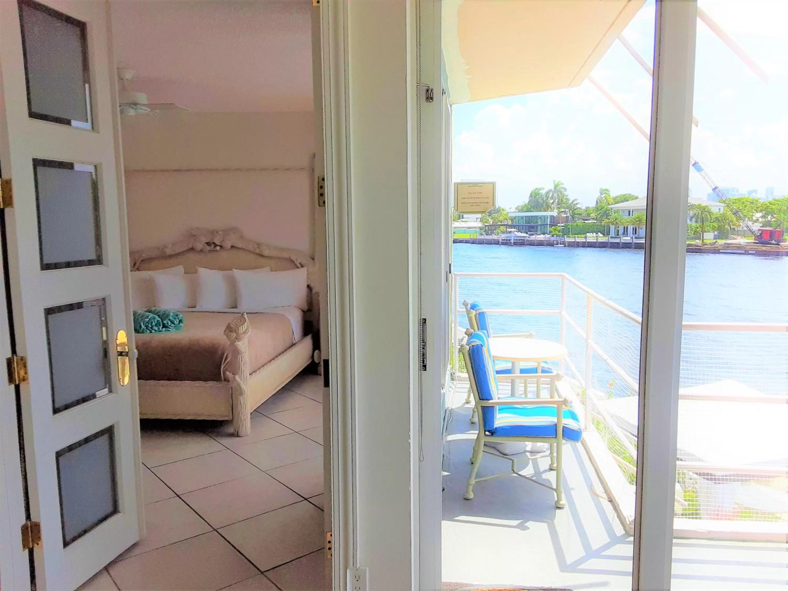 Patio, Bed in Manhattan Tower Apartment Hotel