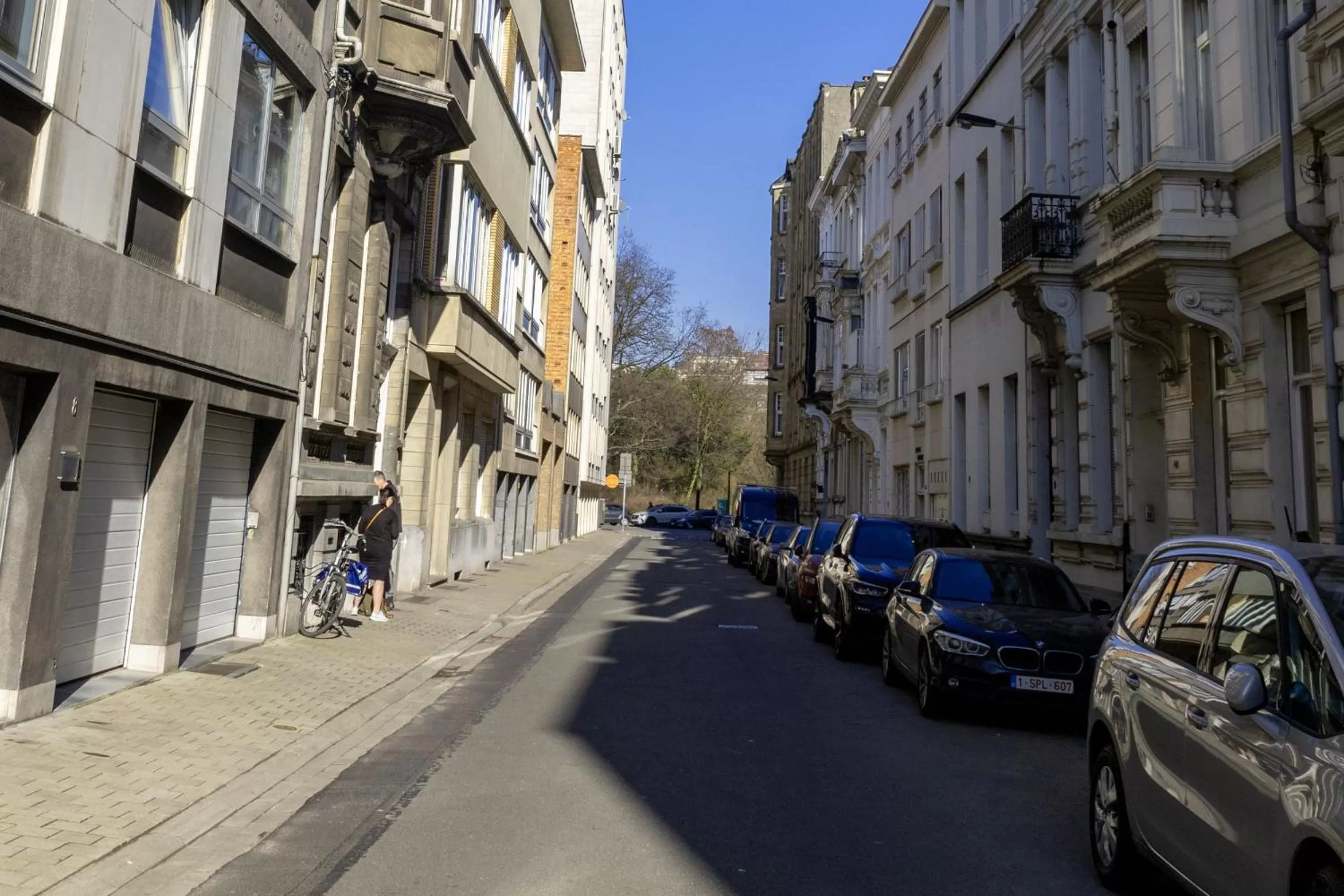 Street view in OneLuxStay near Diamond District