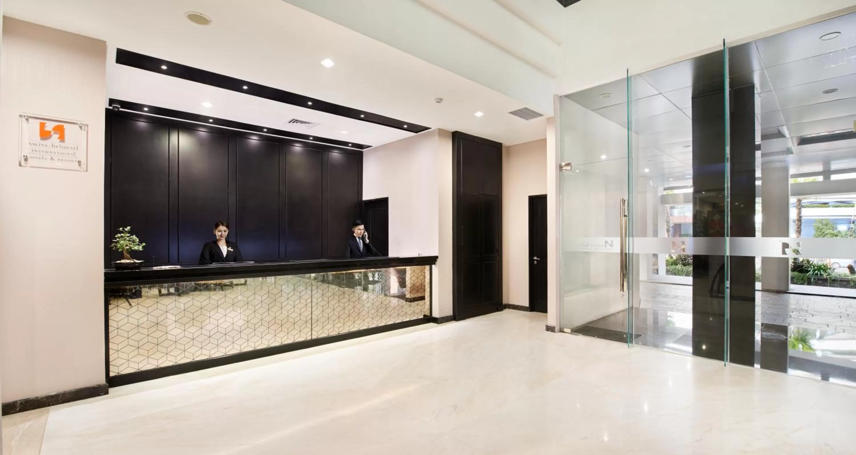 Lobby or reception in Swiss-Belinn Tunjungan Surabaya