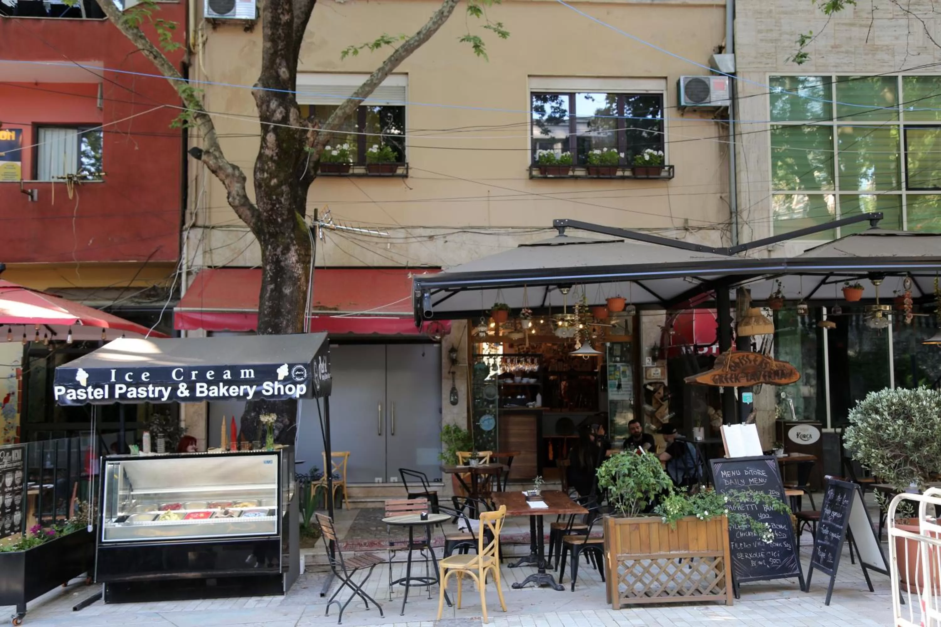 Property building, Restaurant/Places to Eat in Hotel Millenium Tirana