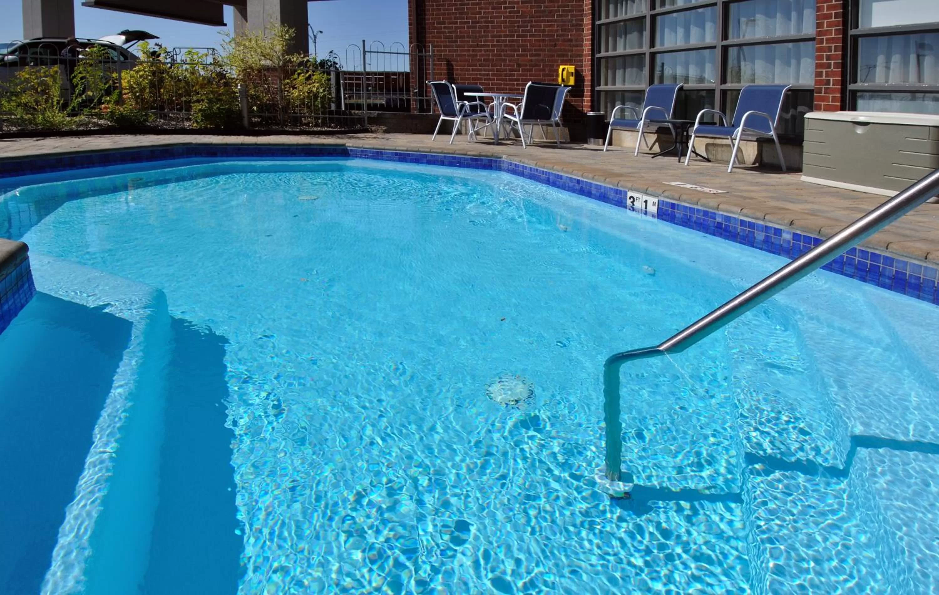 Swimming pool in Holiday Inn Express Quebec City-Sainte Foy by IHG