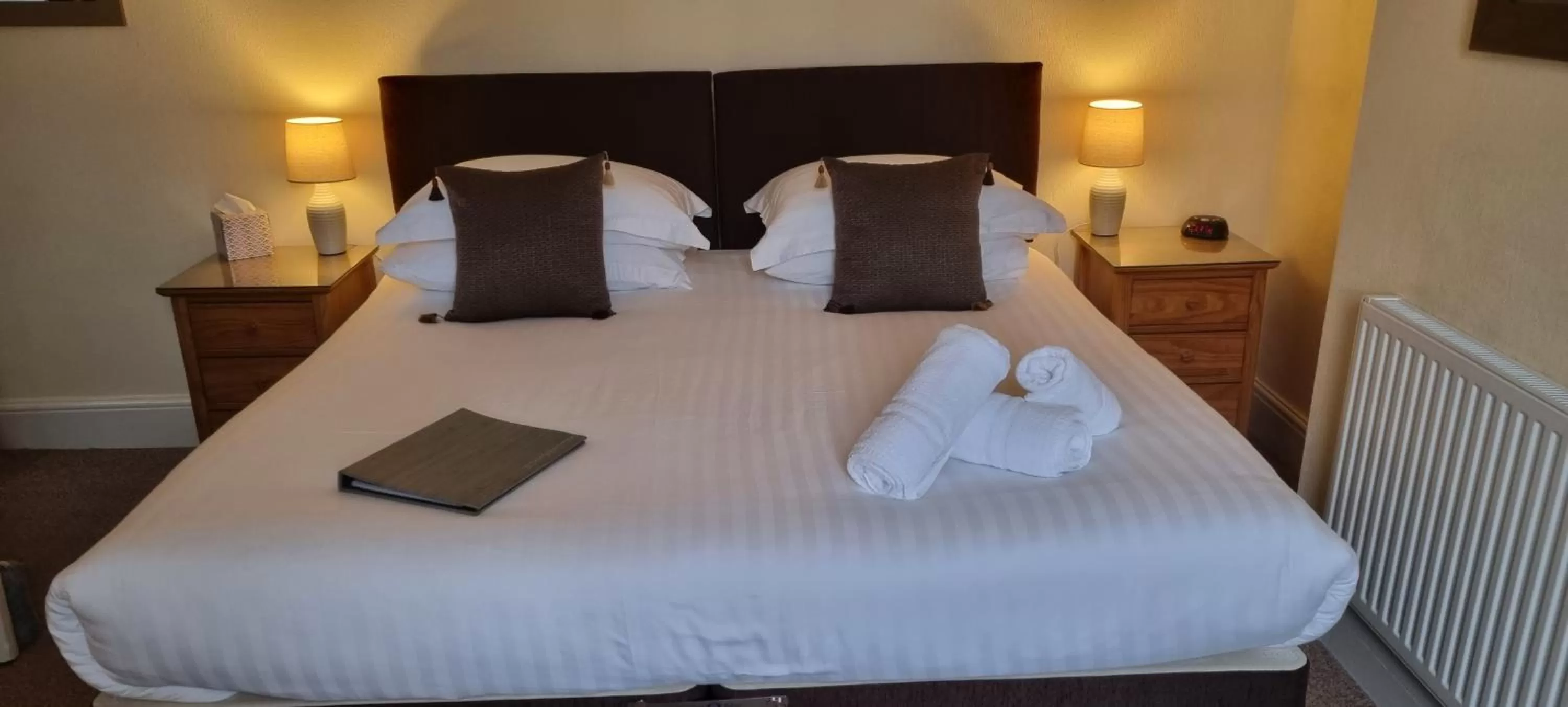 Bed in Glencoe Guest House