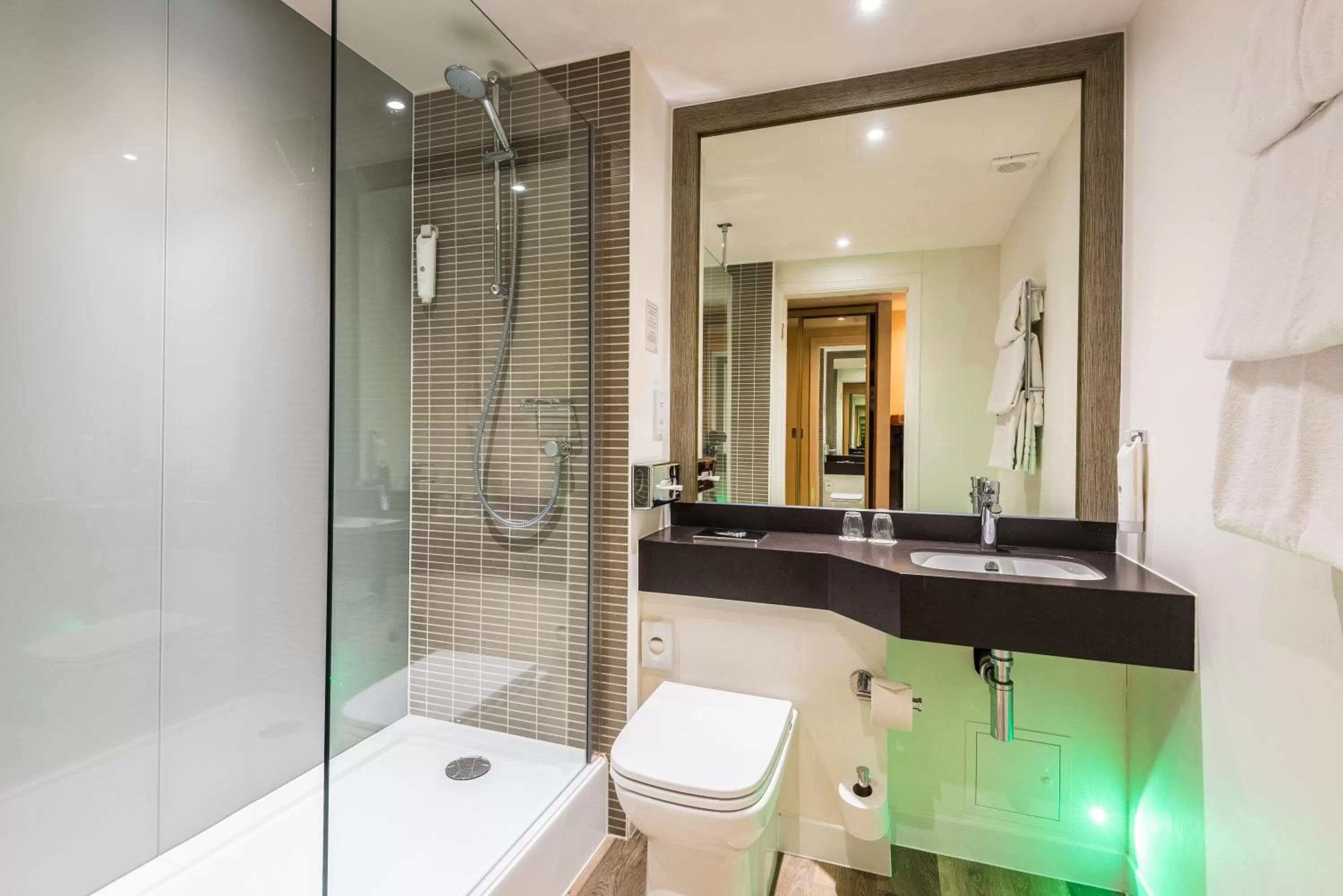 Premium Twin Room in Holiday Inn Rotherham-Sheffield M1,Jct.33, an IHG Hotel