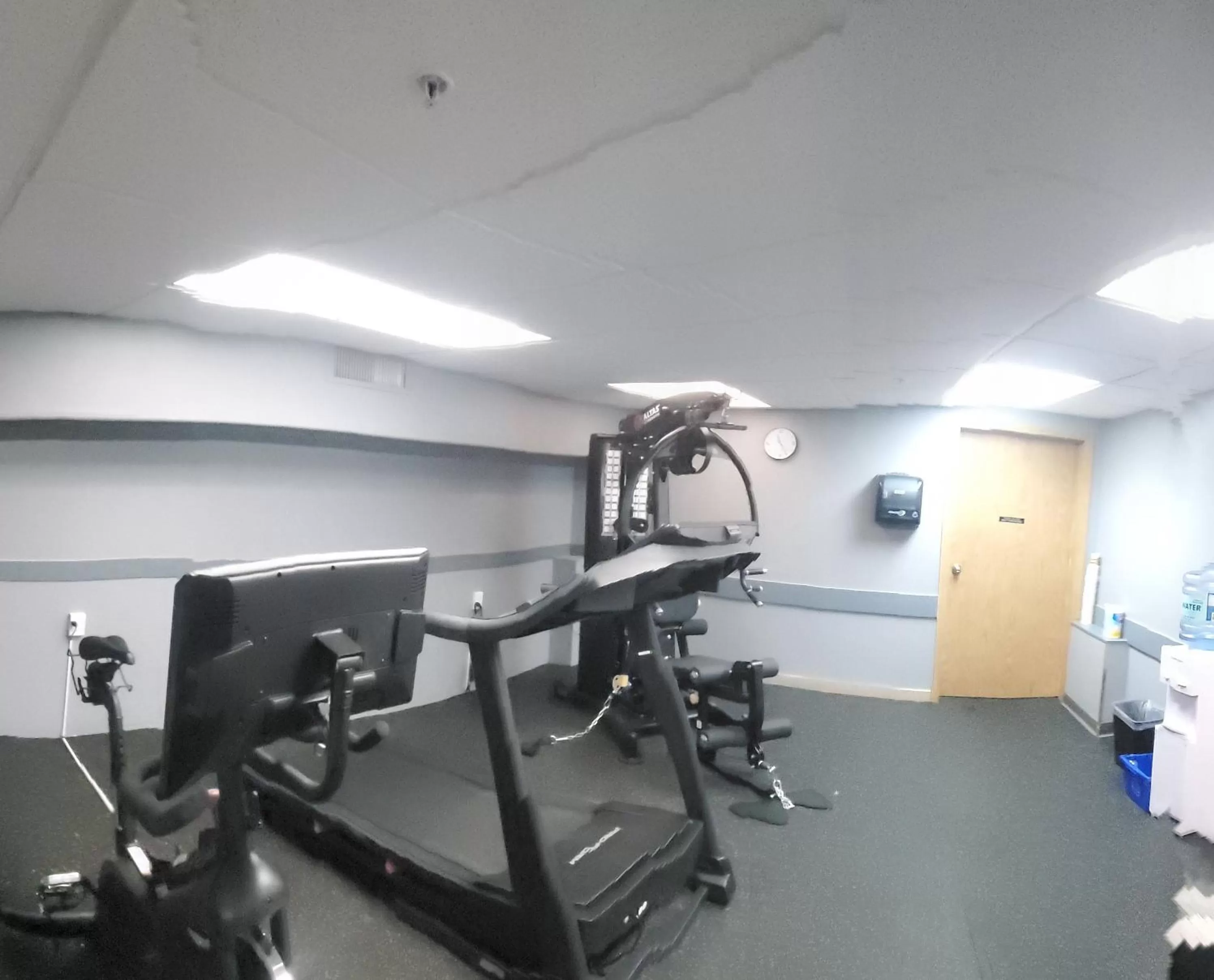 Fitness centre/facilities in Super 8 by Wyndham Edmonton International Airport