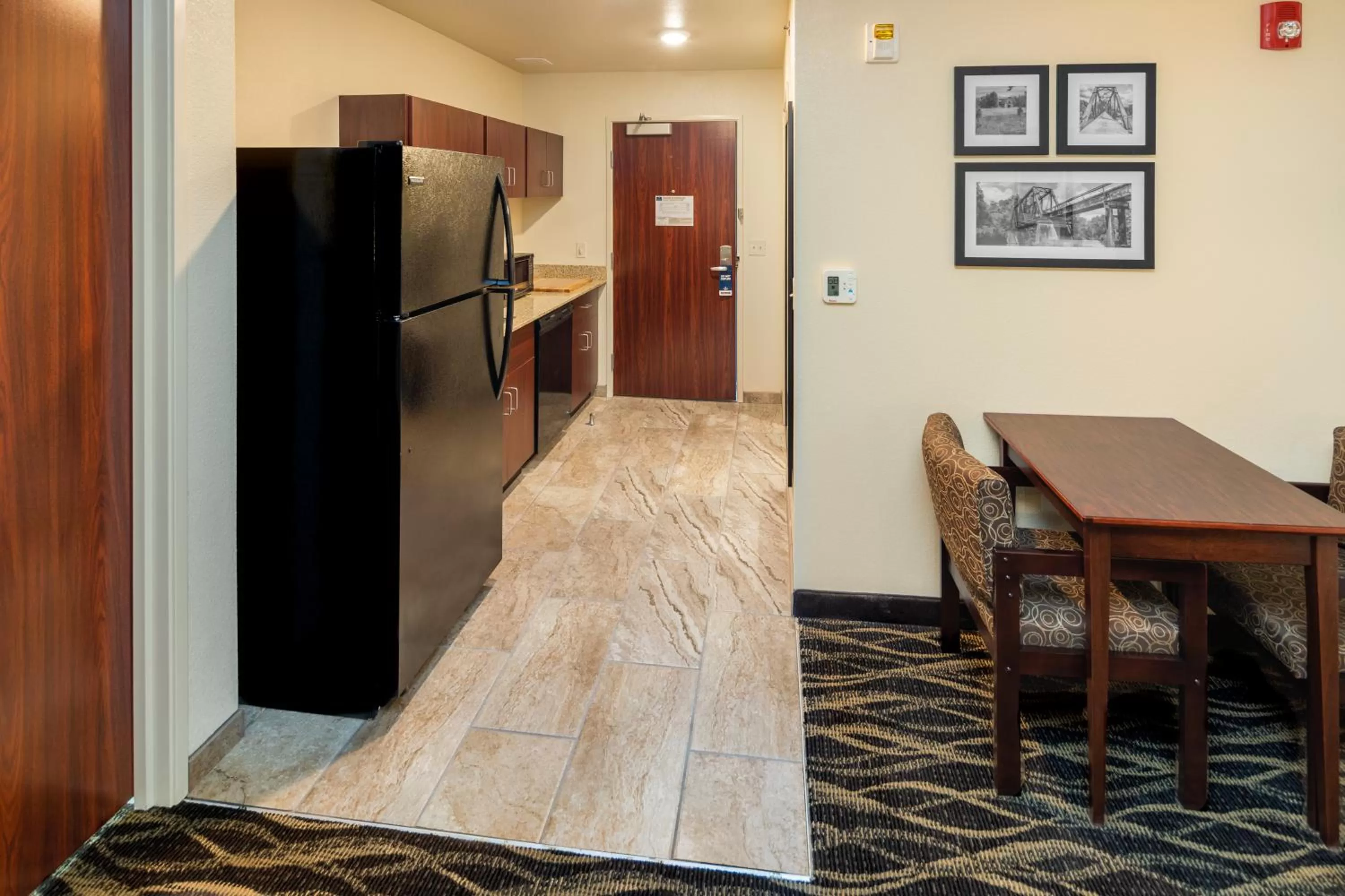 Kitchen or kitchenette in Cobblestone Inn & Suites Fairfield Bay