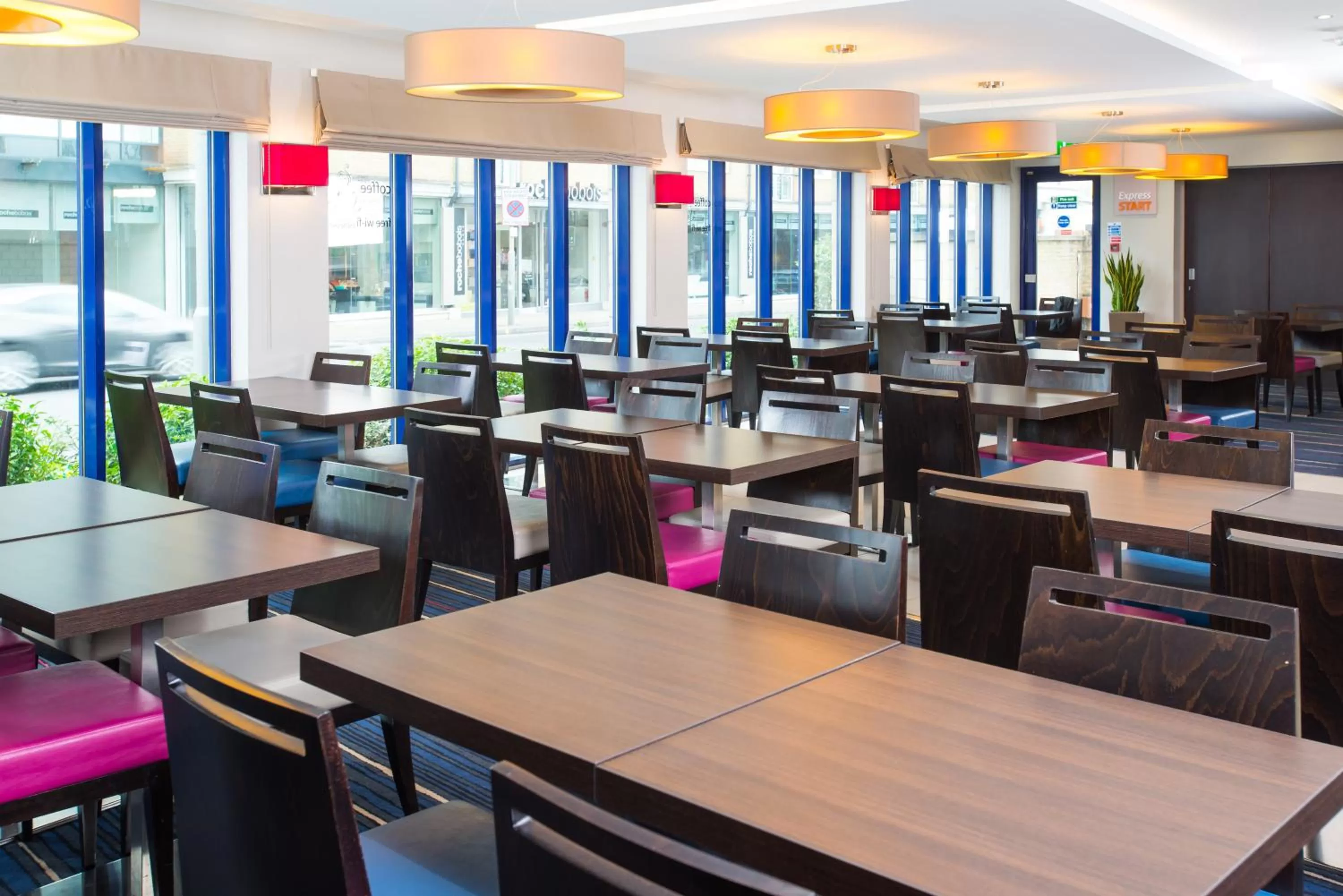 Breakfast in Holiday Inn Express London - Wandsworth by IHG