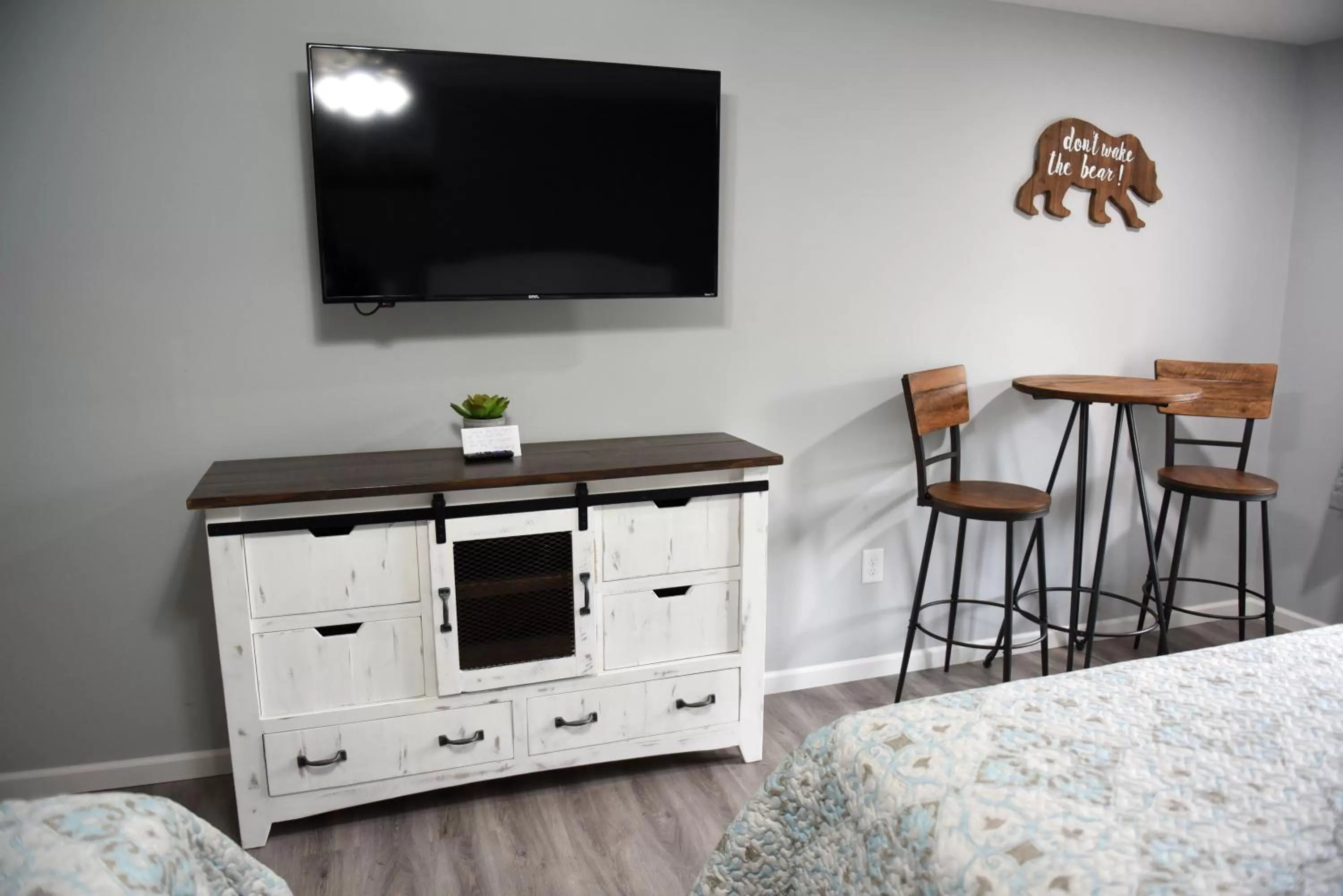 TV and multimedia in Heidi Motel - Helen