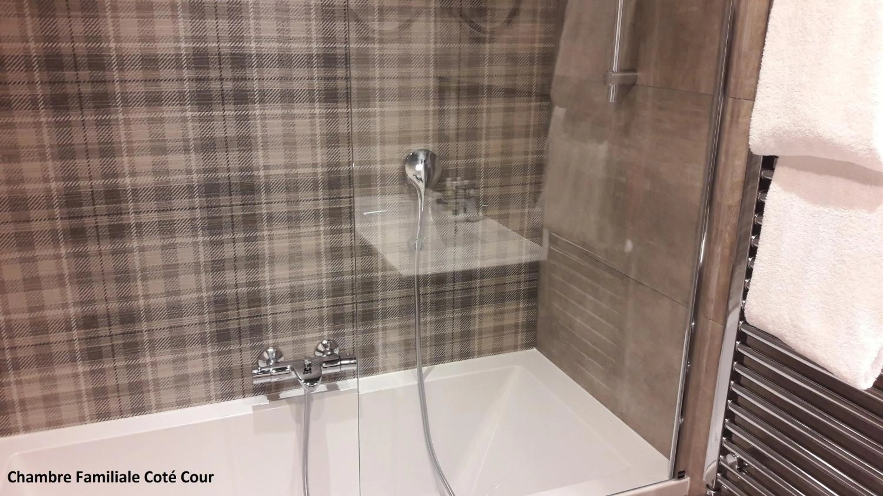 Bathroom in Hôtel Les Brises