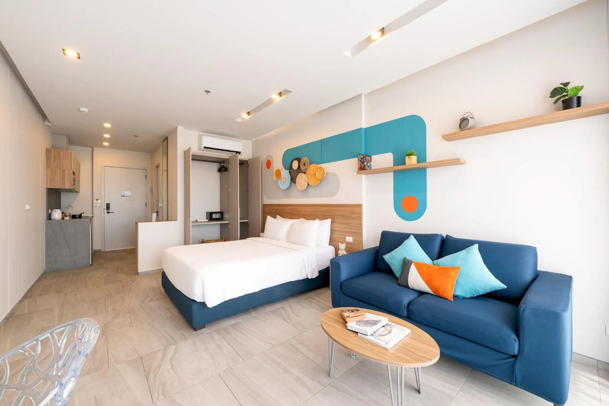 Photo of the whole room, Bed in HOMA Phuket Town