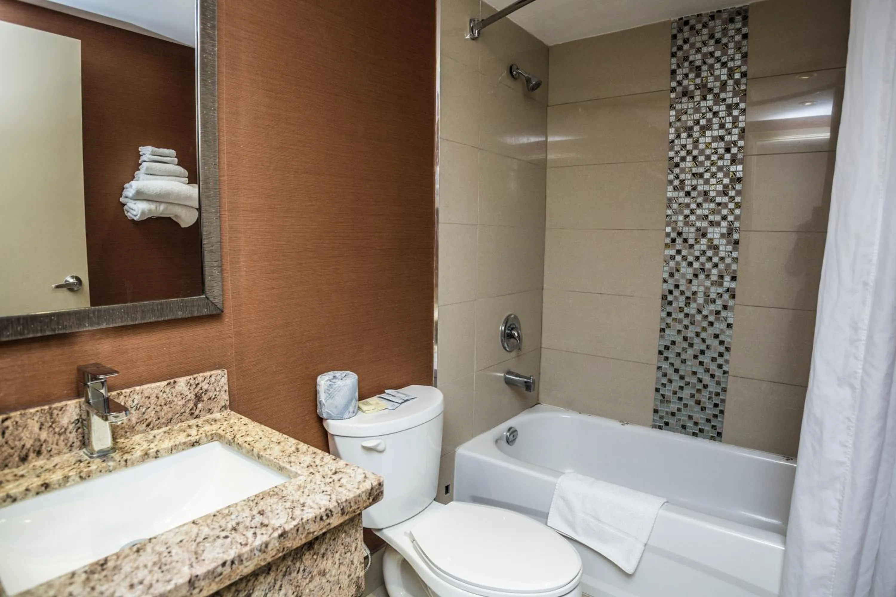 Bathroom in Mississauga Gate Inn