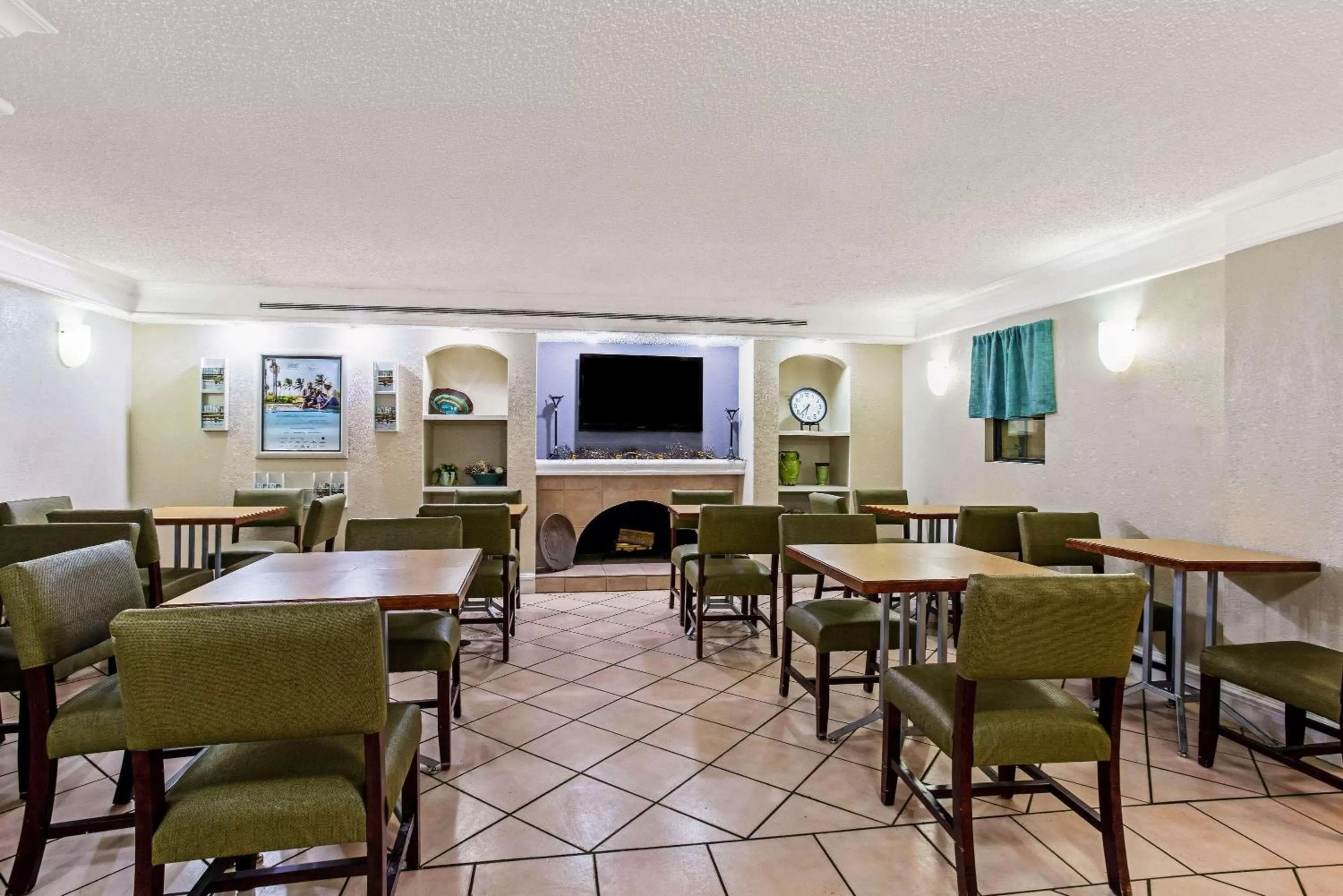 Restaurant/places to eat in La Quinta Inn by Wyndham Denver Northglenn