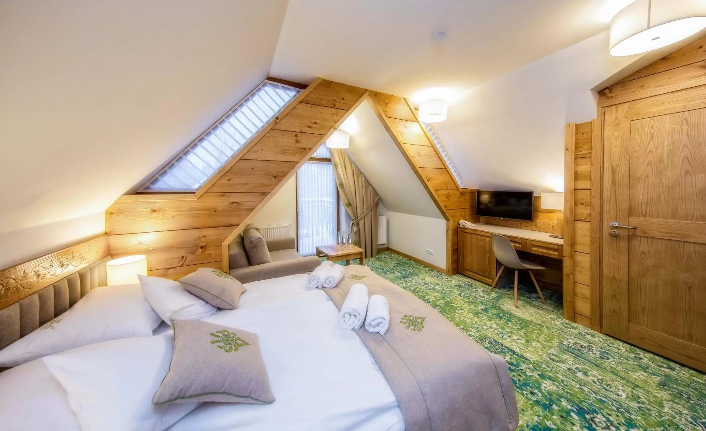 Deluxe Double Room with Balcony in Gold Hotel