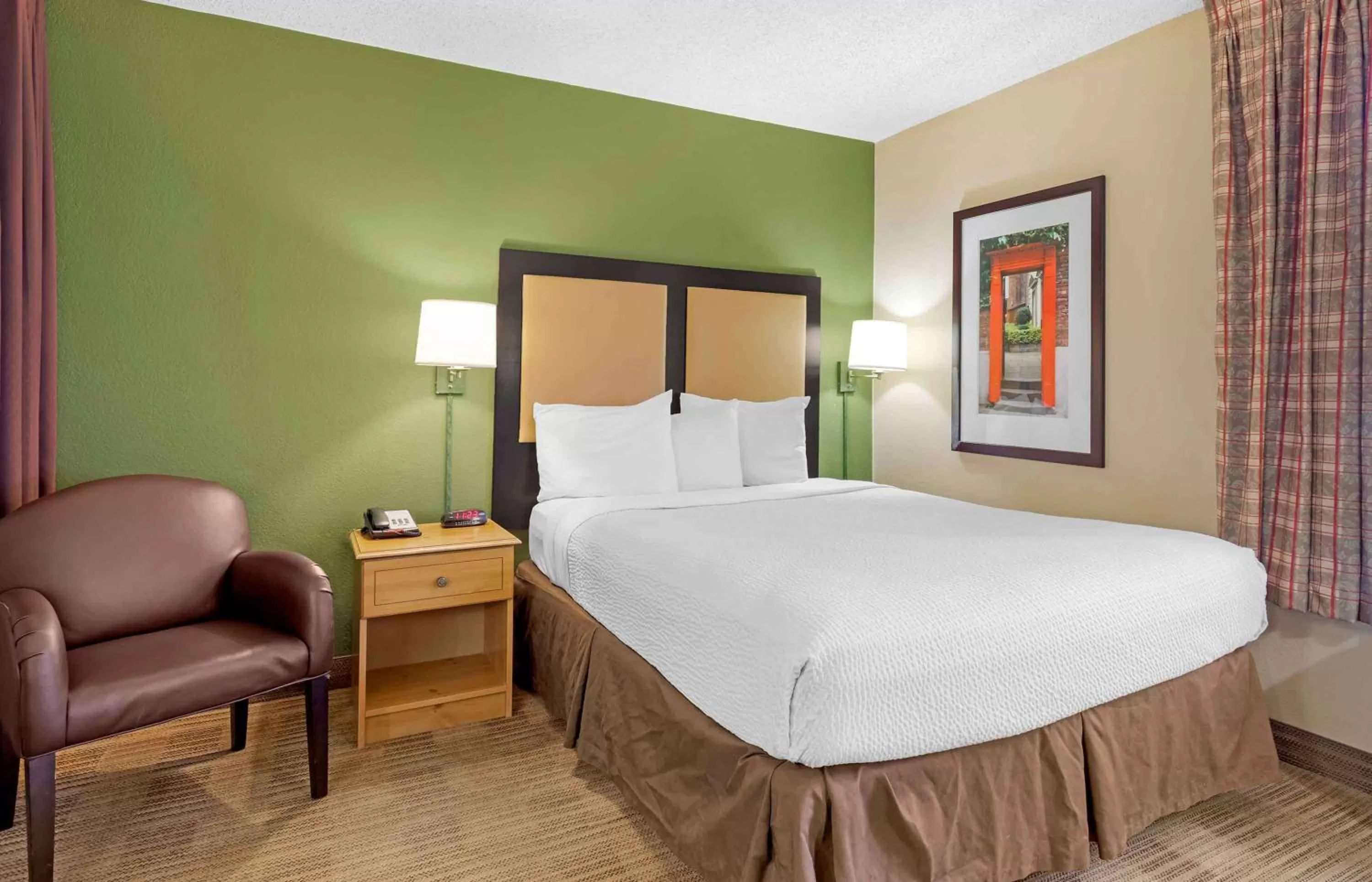 Bedroom, Bed in Extended Stay America Suites - Houston - Galleria - Uptown