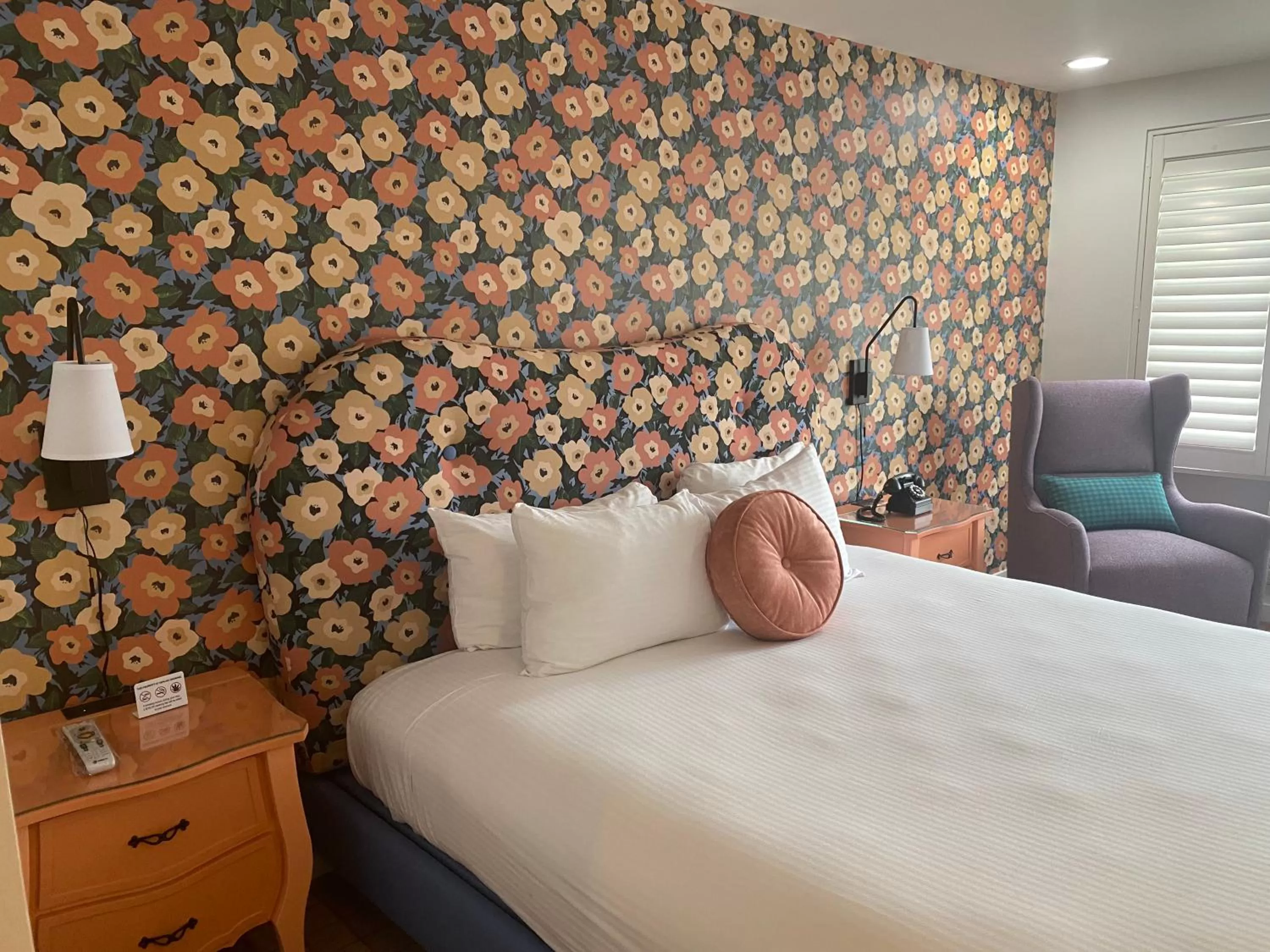 Bed in The Hollywood Franklin Hotel near Universal Studios