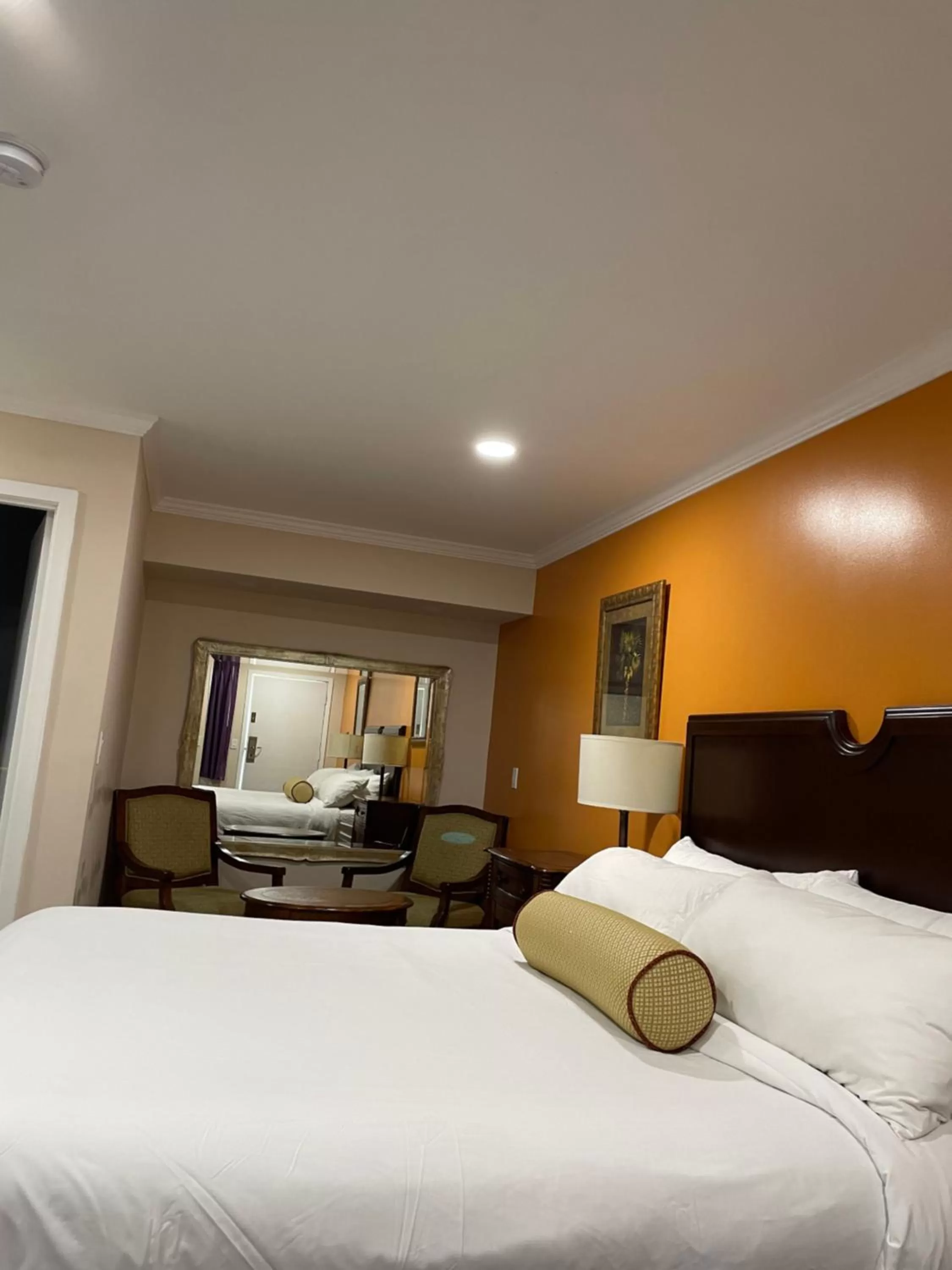 Bedroom, Bed in Howard Johnson by Wyndham Ridgecrest, CA